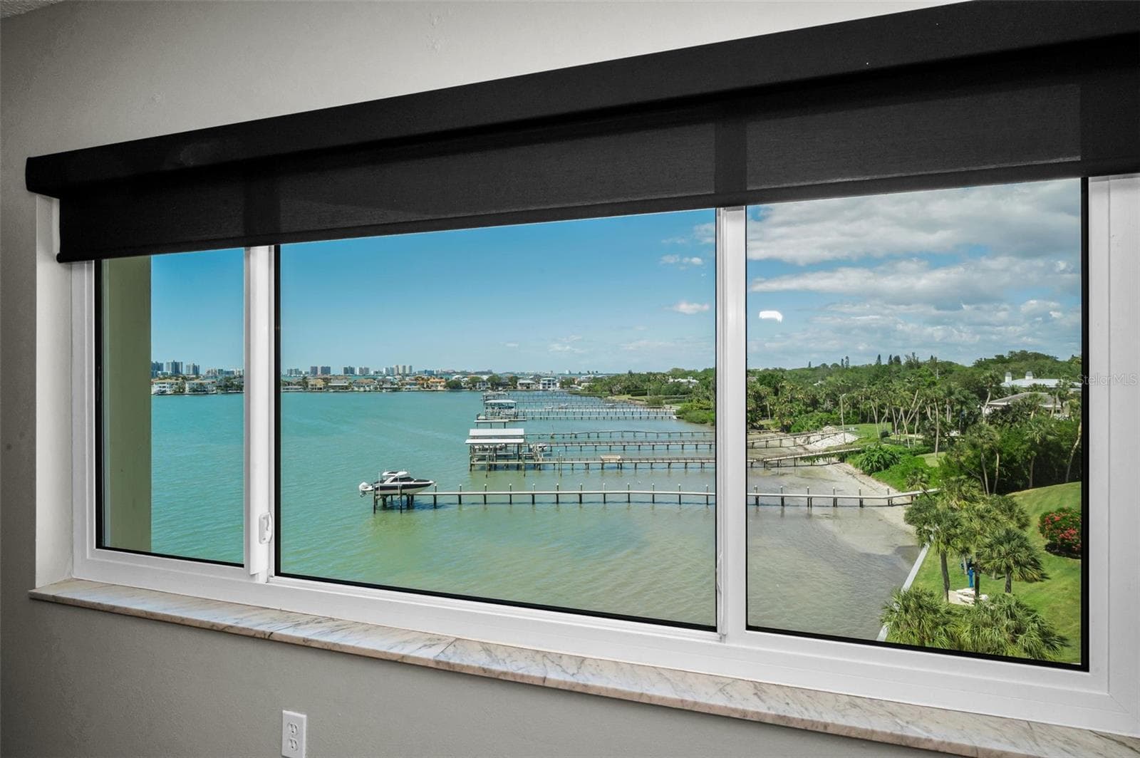 Storm windows with blinds - 100 BLUFF VIEW DR #514C, BELLEAIR BLUFFS