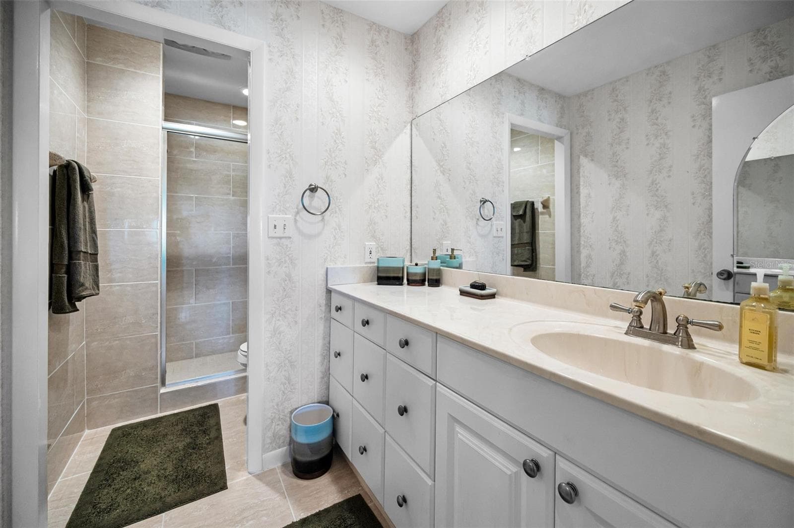 Master bathroom - 100 BLUFF VIEW DR #514C, BELLEAIR BLUFFS