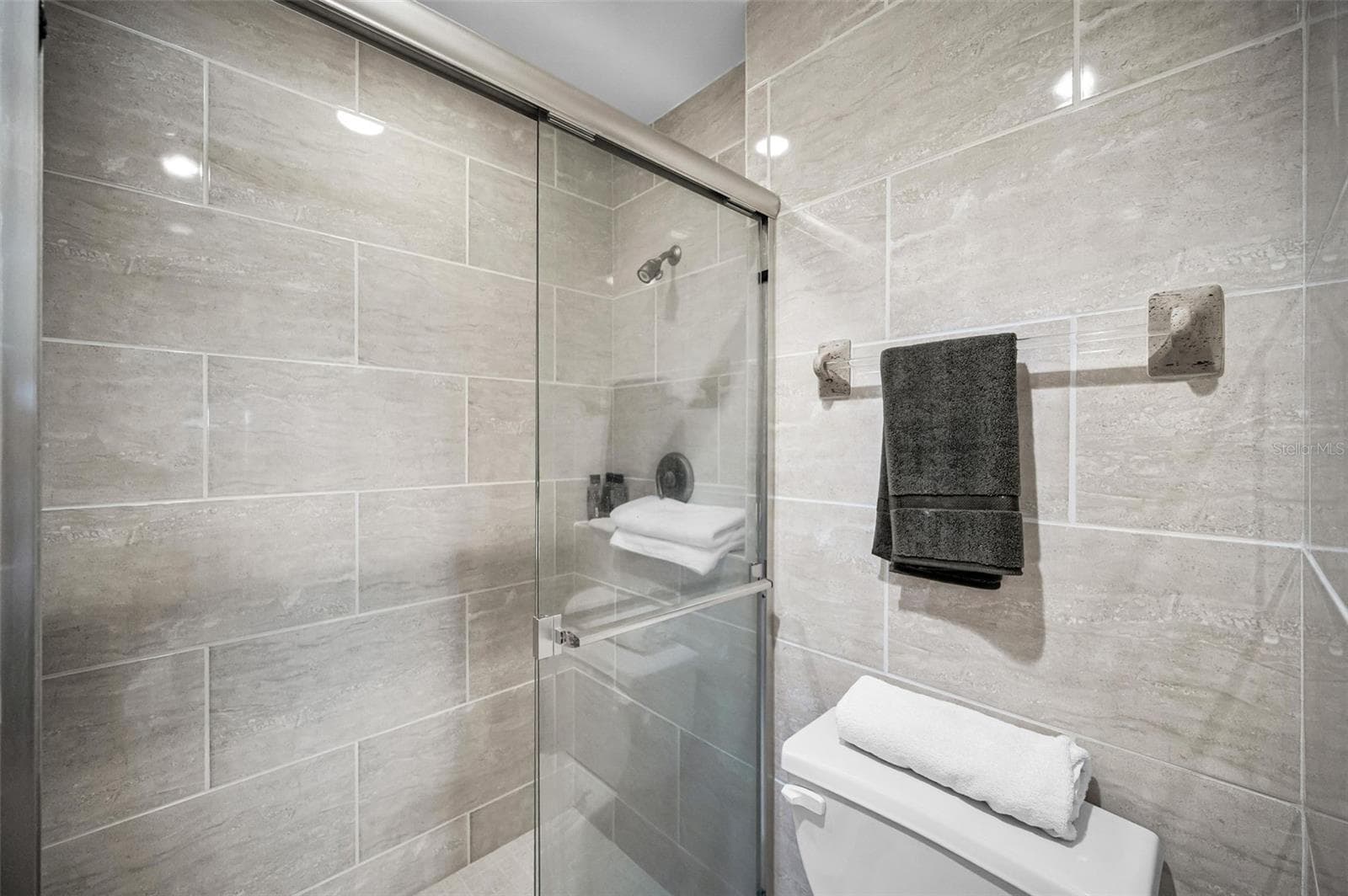 Master shower - 100 BLUFF VIEW DR #514C, BELLEAIR BLUFFS