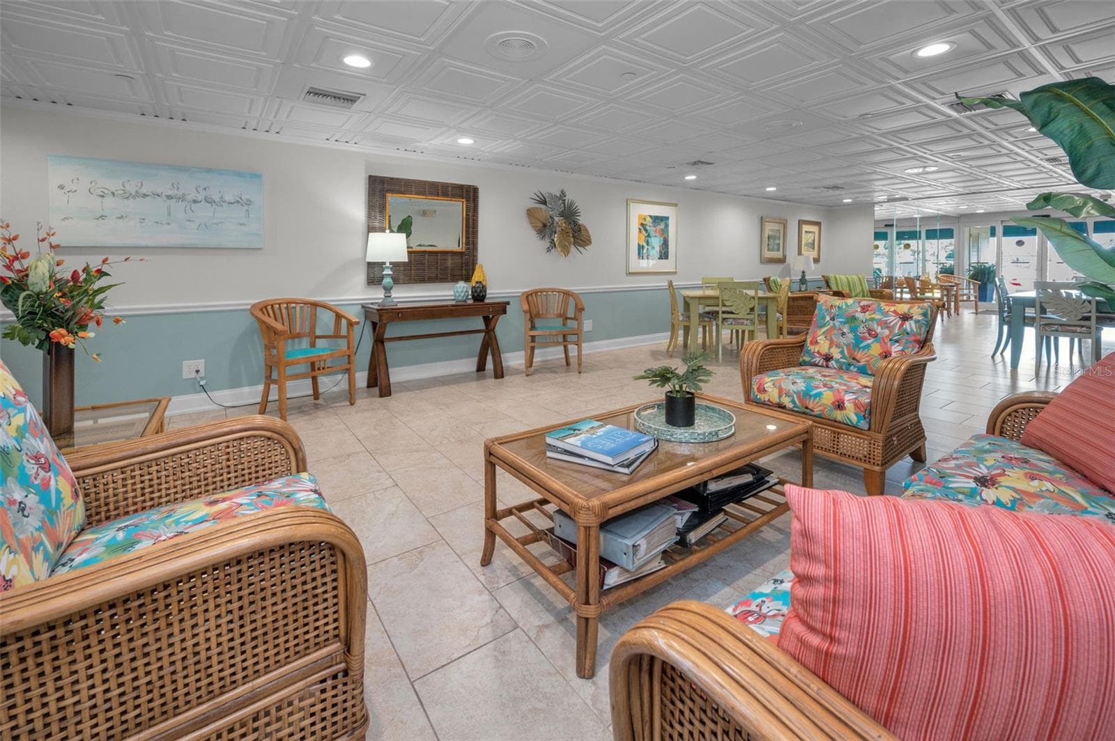 Lobby place to sit and chat - 100 BLUFF VIEW DR #514C, BELLEAIR BLUFFS