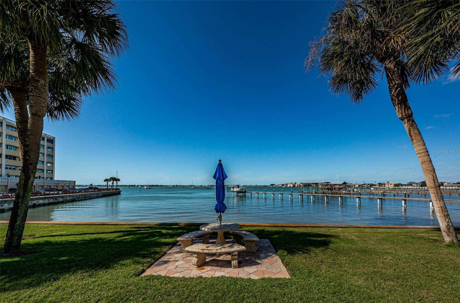 Picnic with a view - 100 BLUFF VIEW DR #514C, BELLEAIR BLUFFS