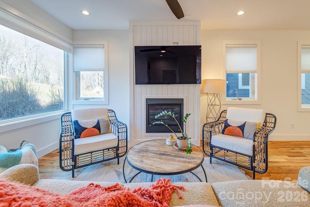 Single Family Residence at 21 Orrinel Way, Asheville, photo 5 of 36