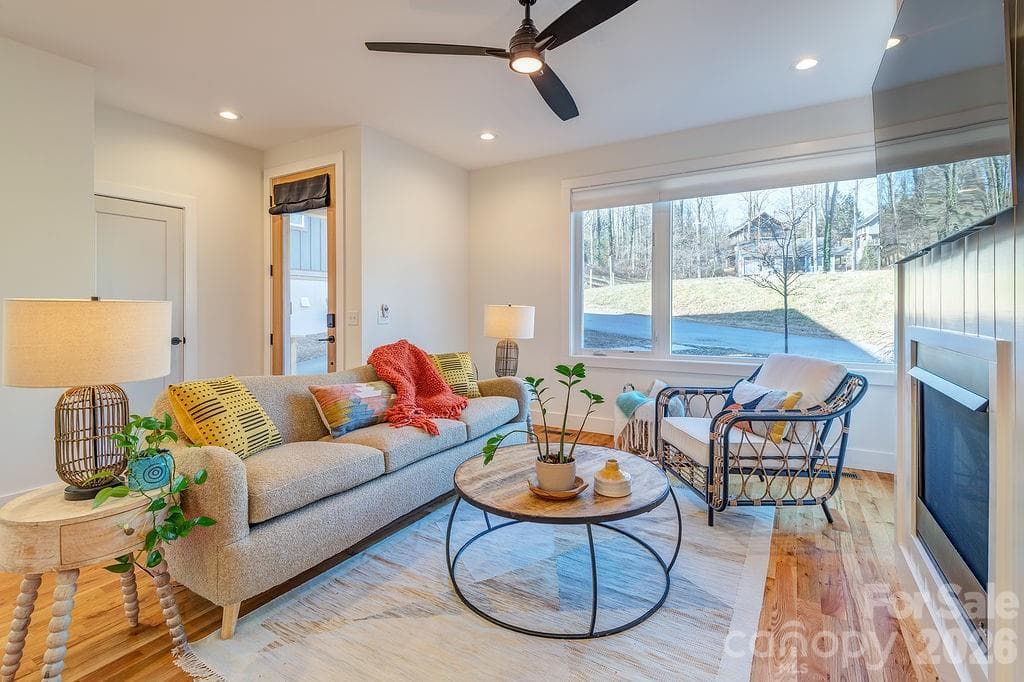 Single Family Residence at 21 Orrinel Way, Asheville, photo 6 of 36