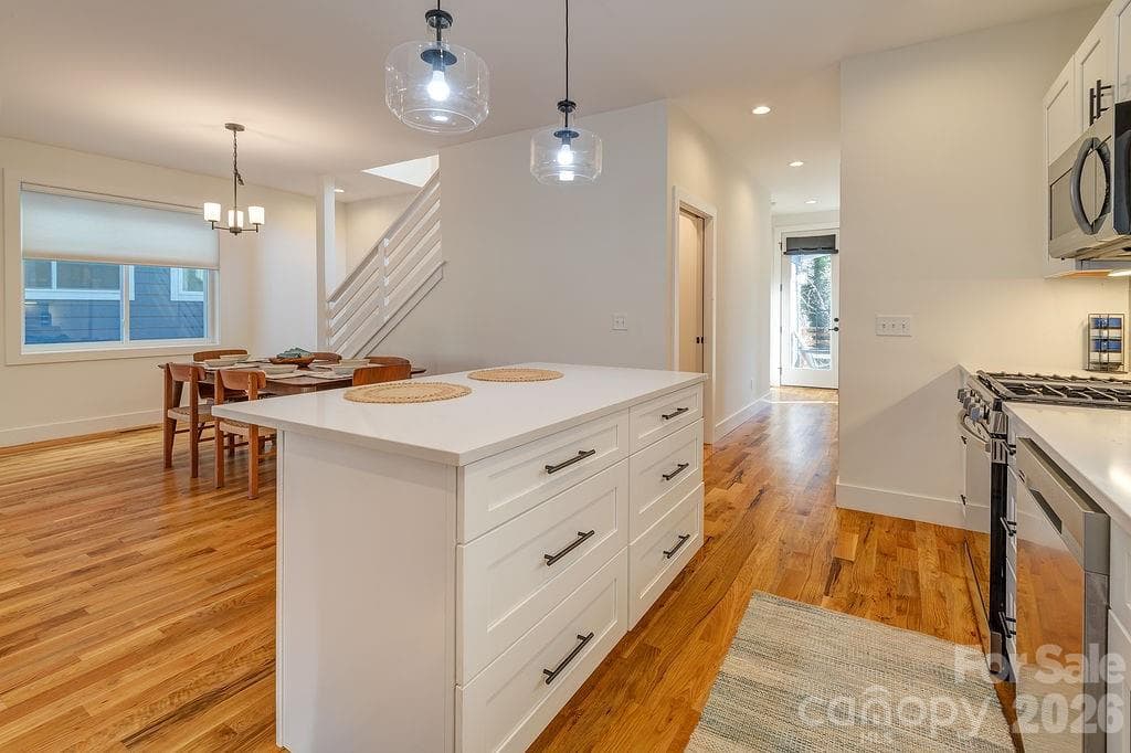 Single Family Residence at 21 Orrinel Way, Asheville, photo 10 of 36
