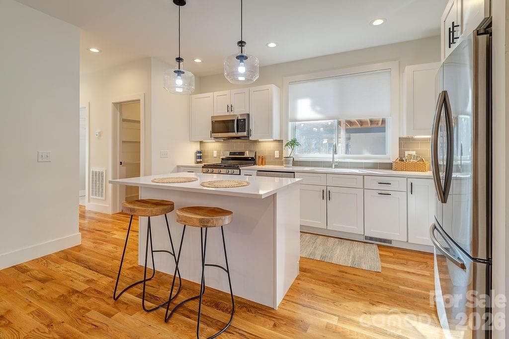 Single Family Residence at 21 Orrinel Way, Asheville, photo 12 of 36