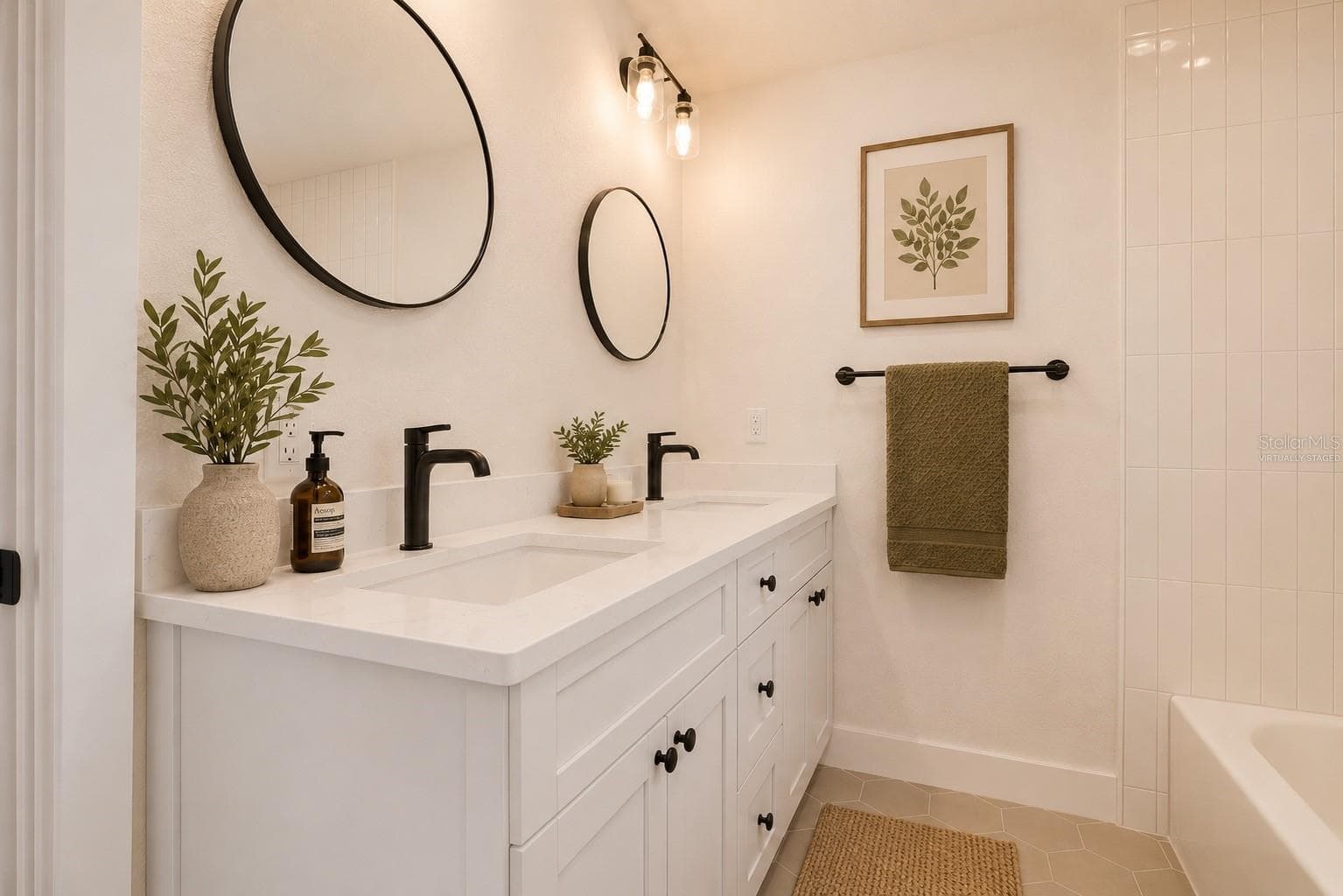2nd Bathroom Upstairs with Tub and private toliet room (Virtually Staged) - 7617 ALVINA ST, TAMPA