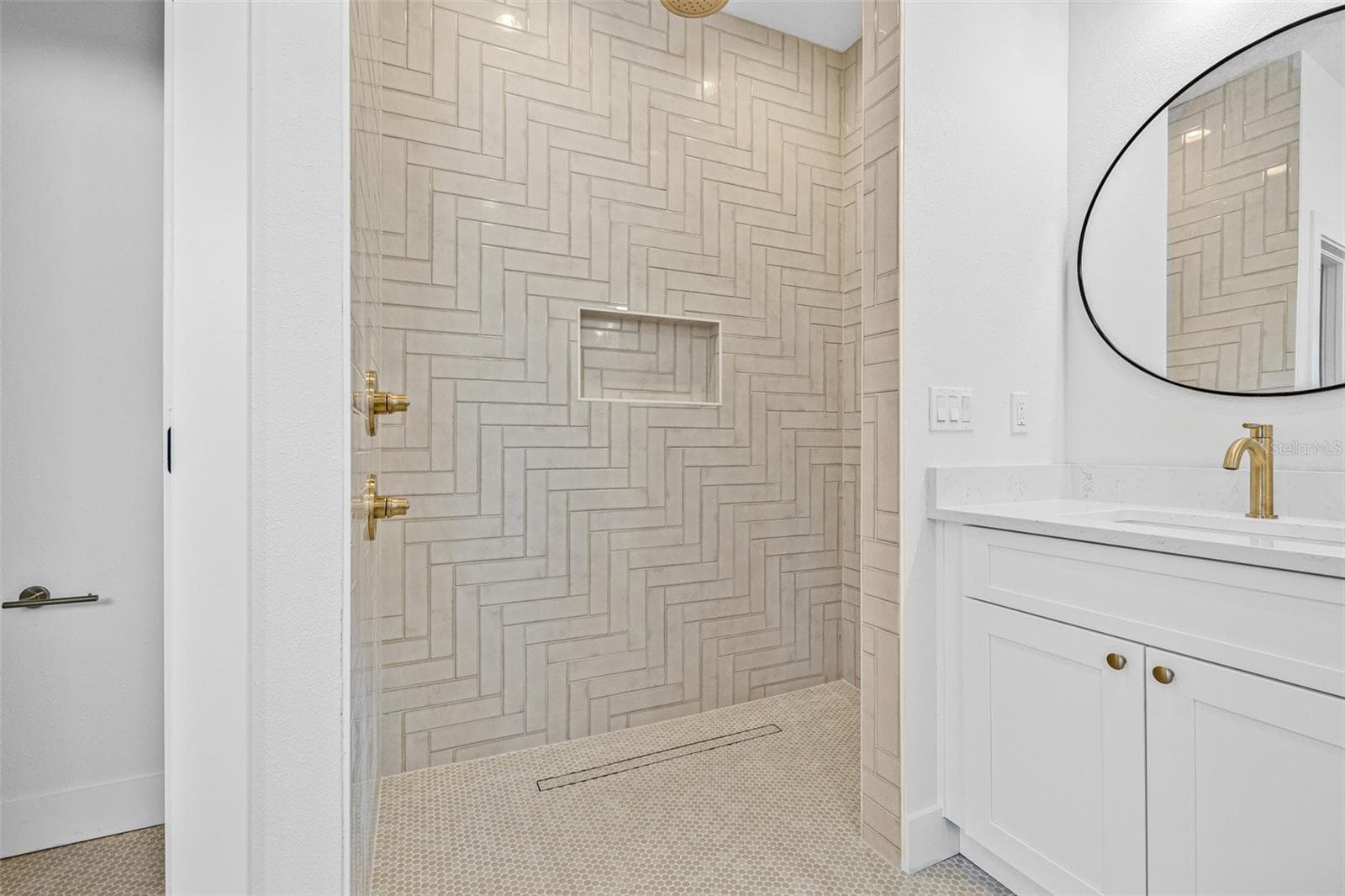 Primary Shower - 7617 ALVINA ST, TAMPA