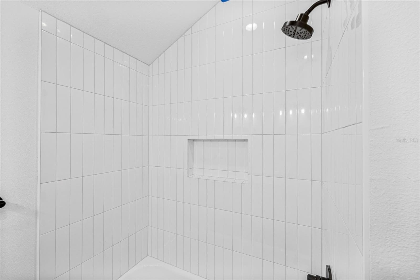 2nd Bathroom Tub - 7617 ALVINA ST, TAMPA