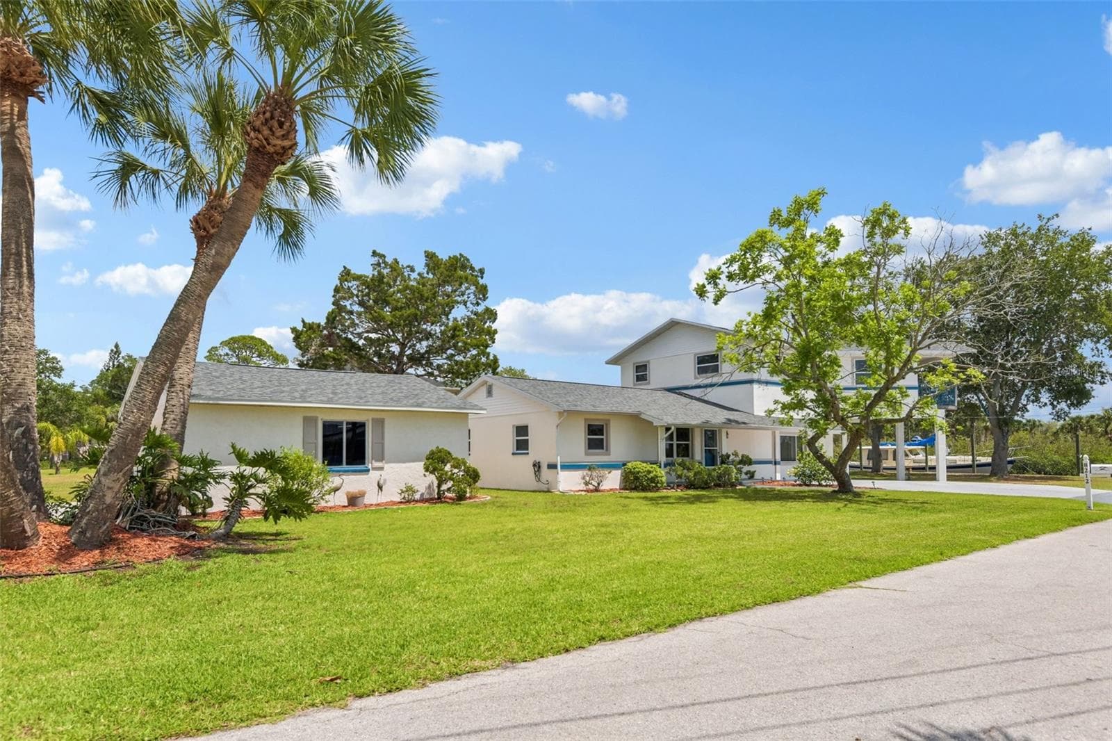 Single Family Residence at 8212 HAYWARD LN, PORT RICHEY, photo 4 of 57