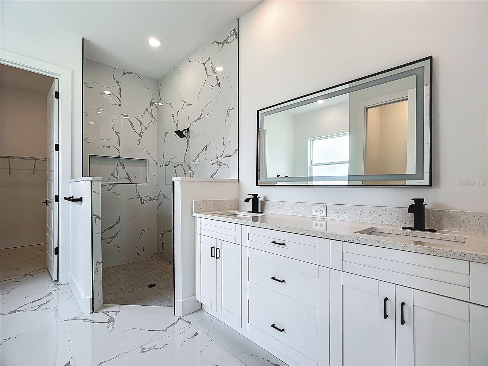 Master Bath - 2105 DORMAN ROCK PL, PLANT CITY