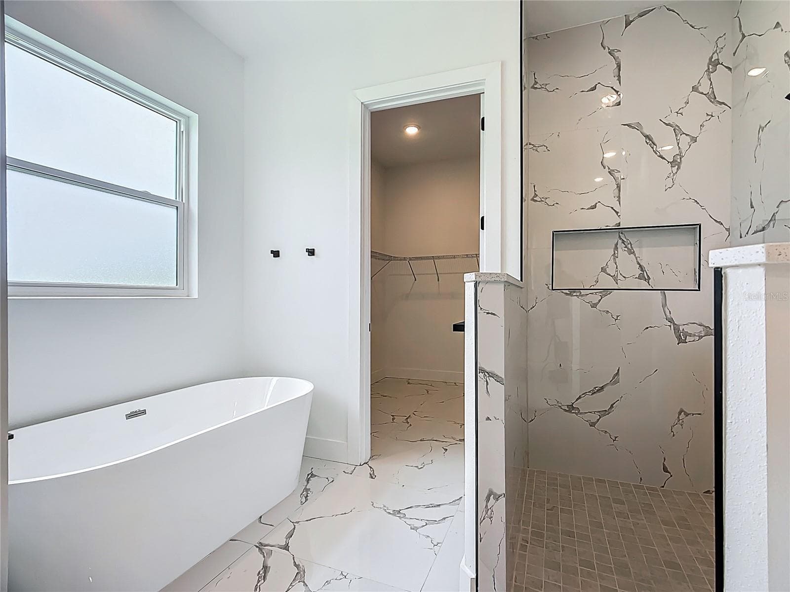 Master Bath - 2105 DORMAN ROCK PL, PLANT CITY