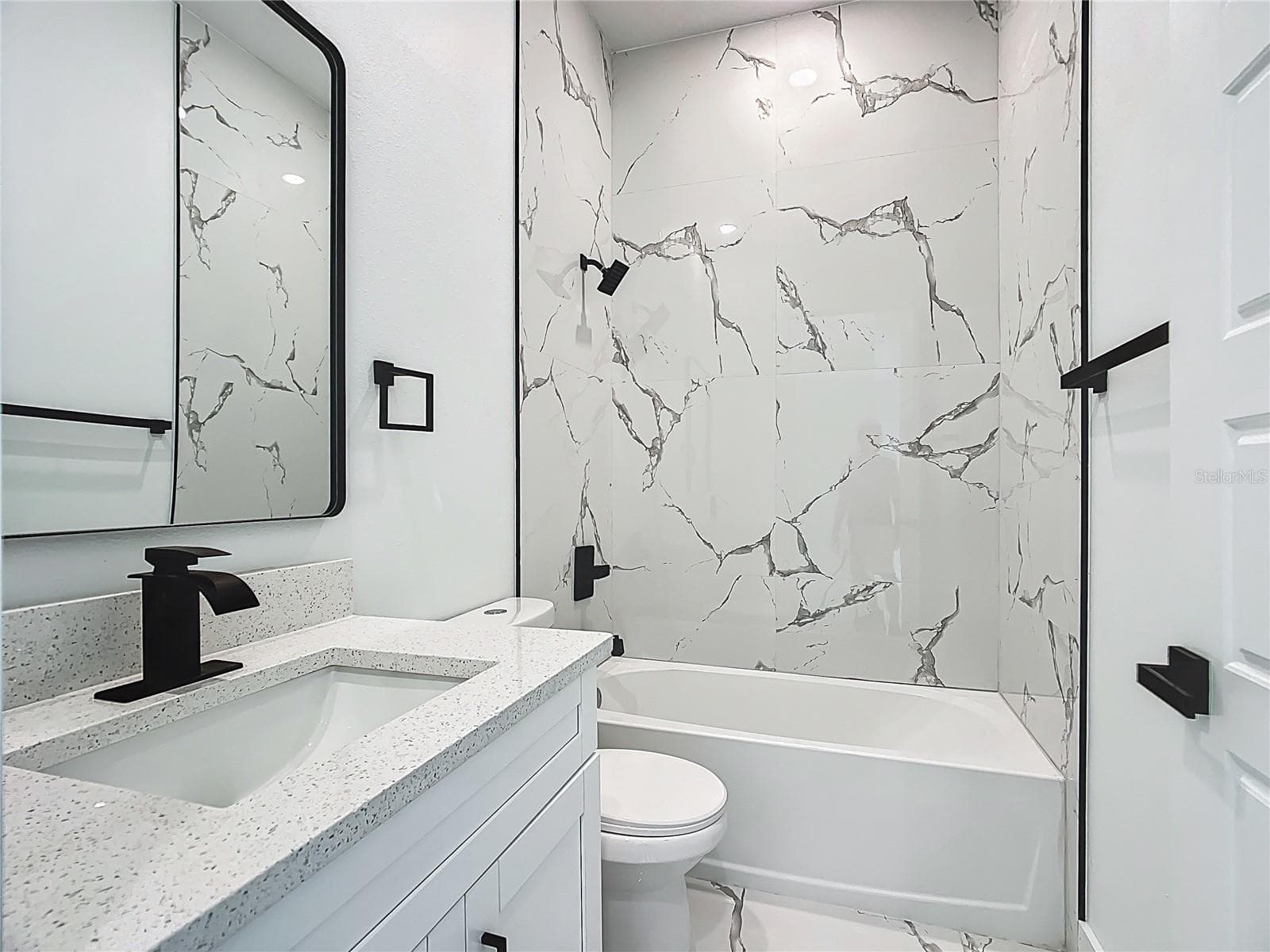 Bath 2 - 2105 DORMAN ROCK PL, PLANT CITY