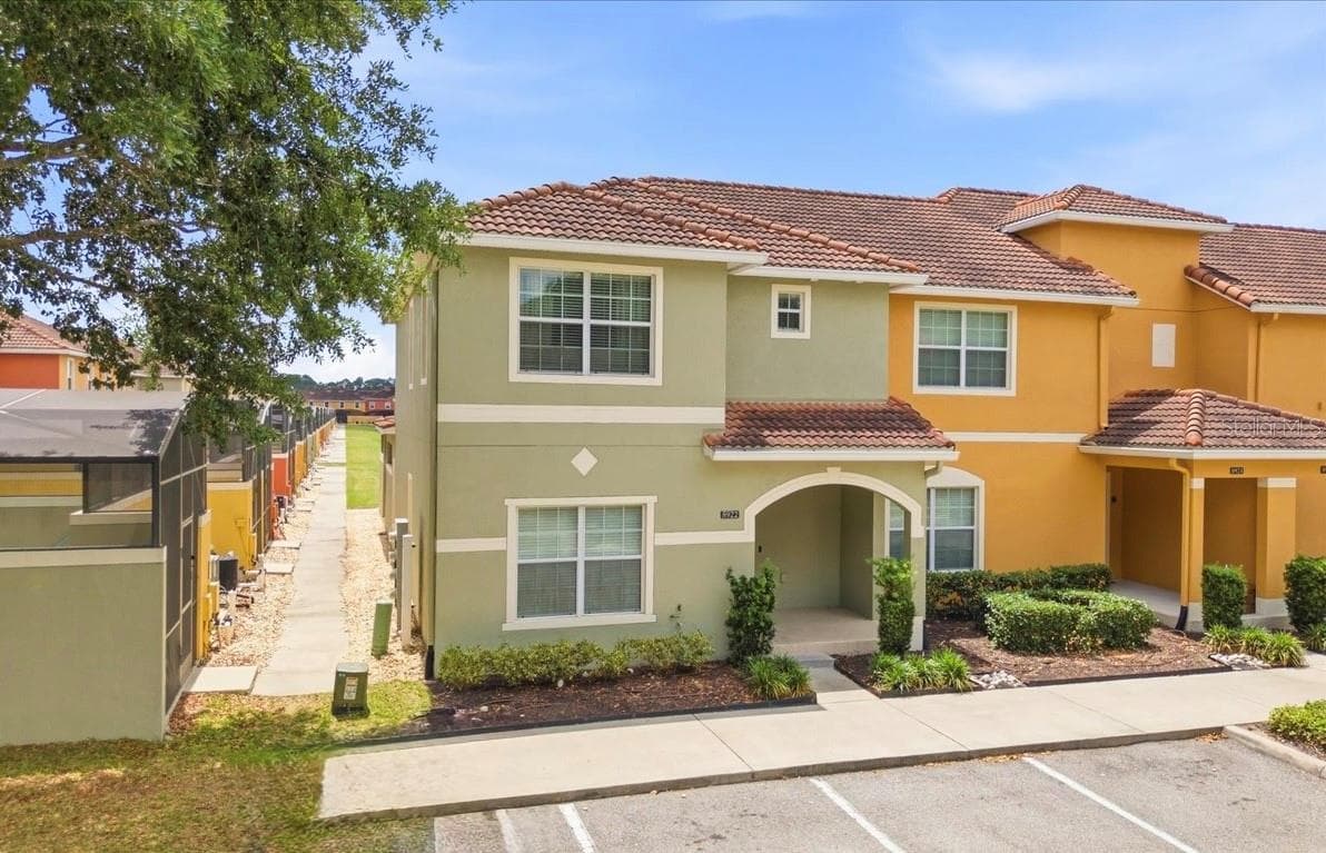 8922 CUBAN PALM RD