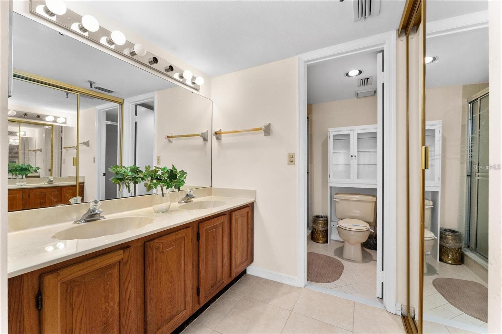 Master Bath with Double Sinks - 1162 CARMEL CIR #440, CASSELBERRY