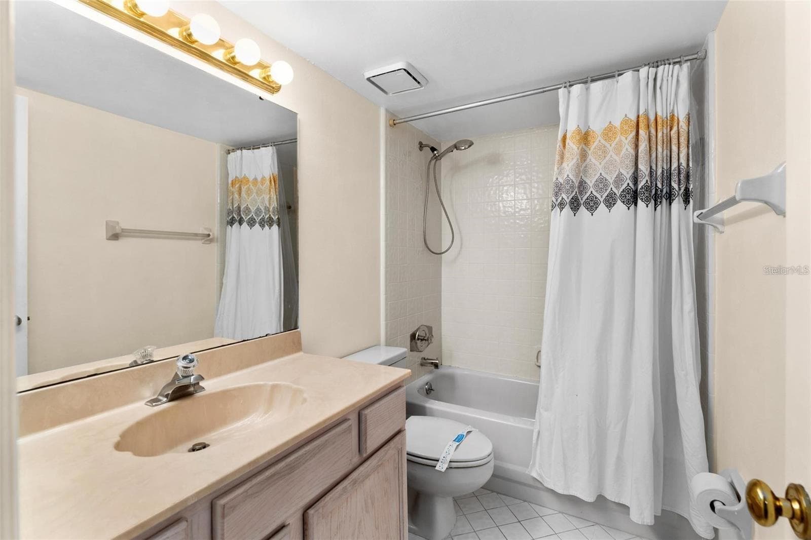 2nd Bath with Tub - 1162 CARMEL CIR #440, CASSELBERRY