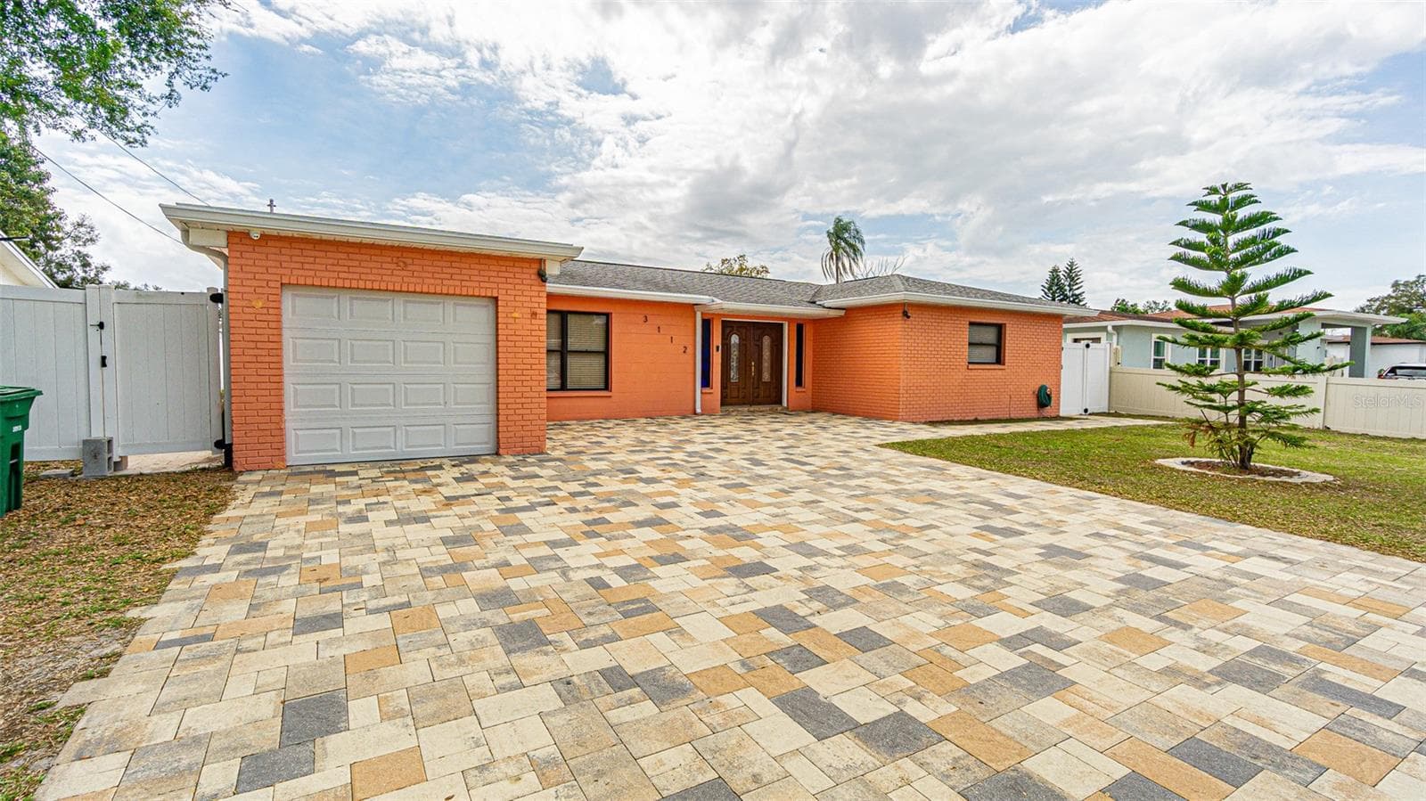 Single Family Residence at 3112 W HENRY AVE, TAMPA, photo 3 of 31