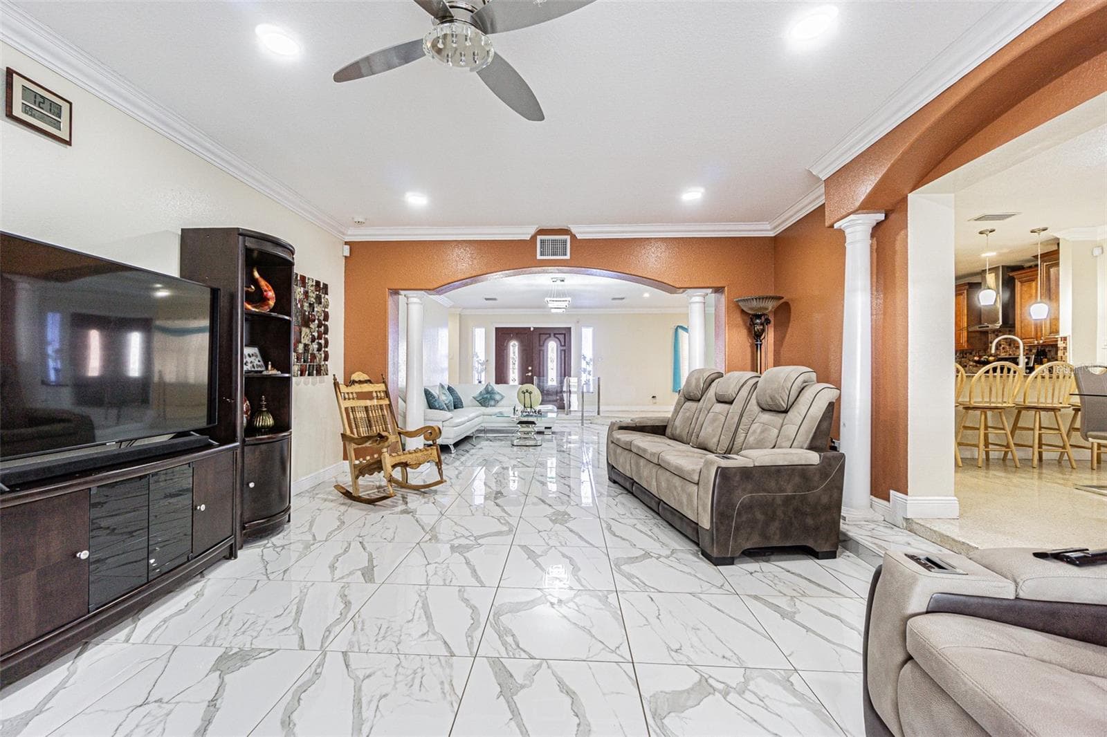 Single Family Residence at 3112 W HENRY AVE, TAMPA, photo 13 of 31