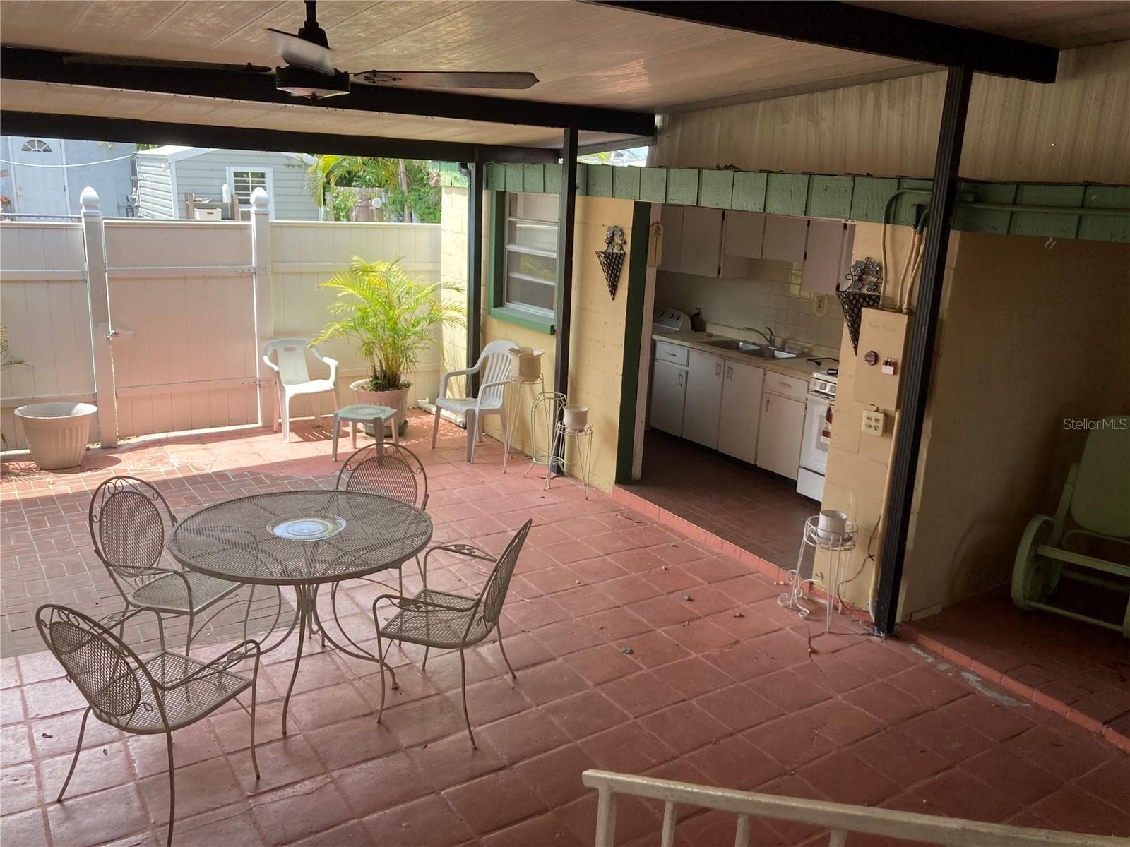 Outdoor covered patio - 2405 CORRINE ST, TAMPA