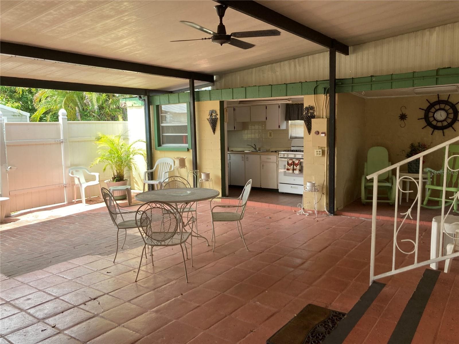 Outdoor covered patio - 2405 CORRINE ST, TAMPA