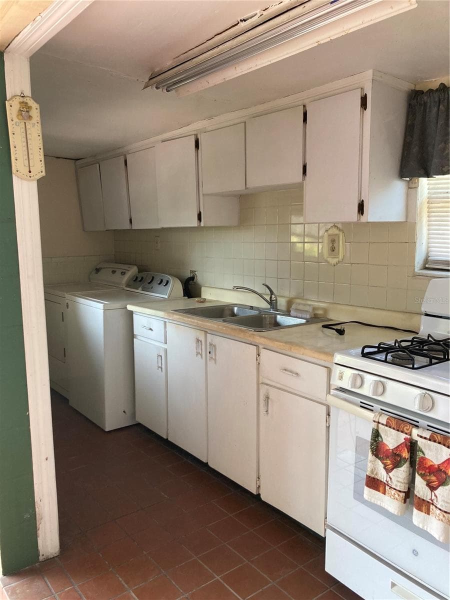 Outdoor kitchen - 2405 CORRINE ST, TAMPA