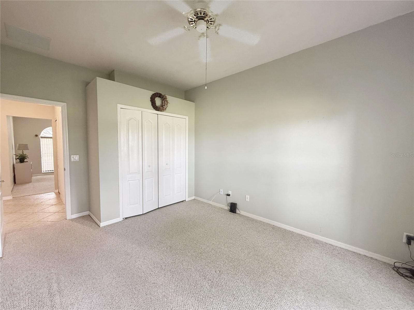 Bedroom 3 with golf course view, built in closet, decorative shelf - 3445 CAPLAND AVE, CLERMONT