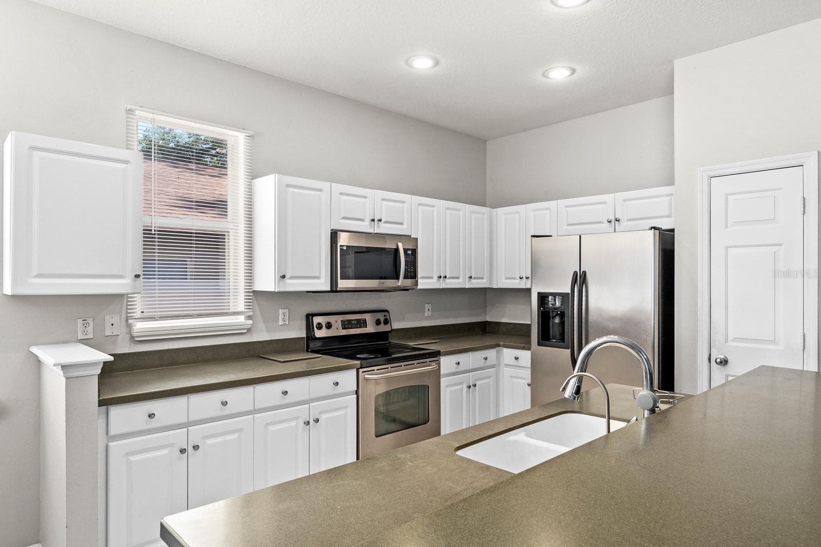 Single Family Residence at 4814 PORTOBELLO CIR, VALRICO, photo 15 of 36