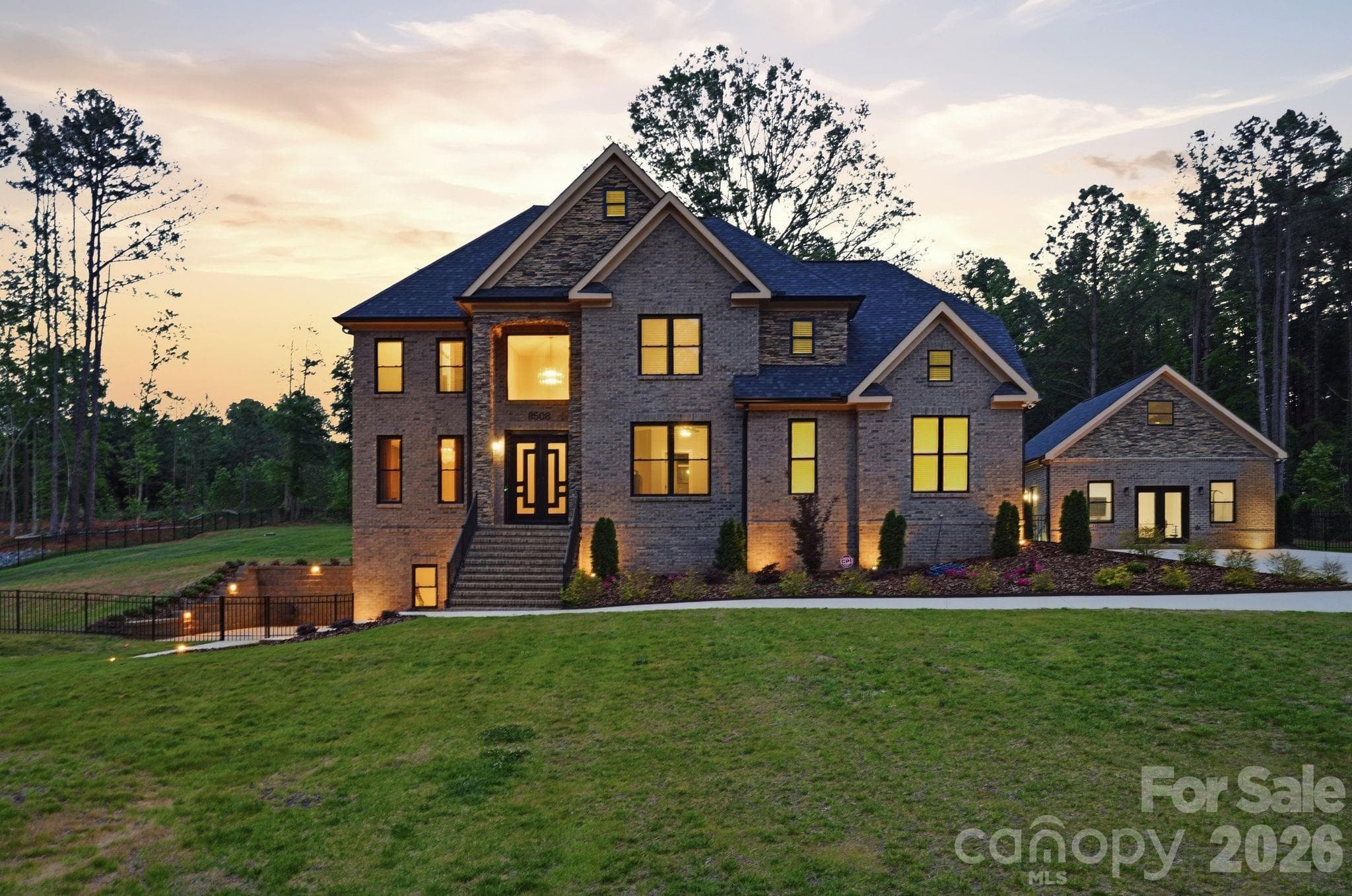 Single Family Residence at 8508 Max Meadows Drive, Charlotte, photo 2 of 48