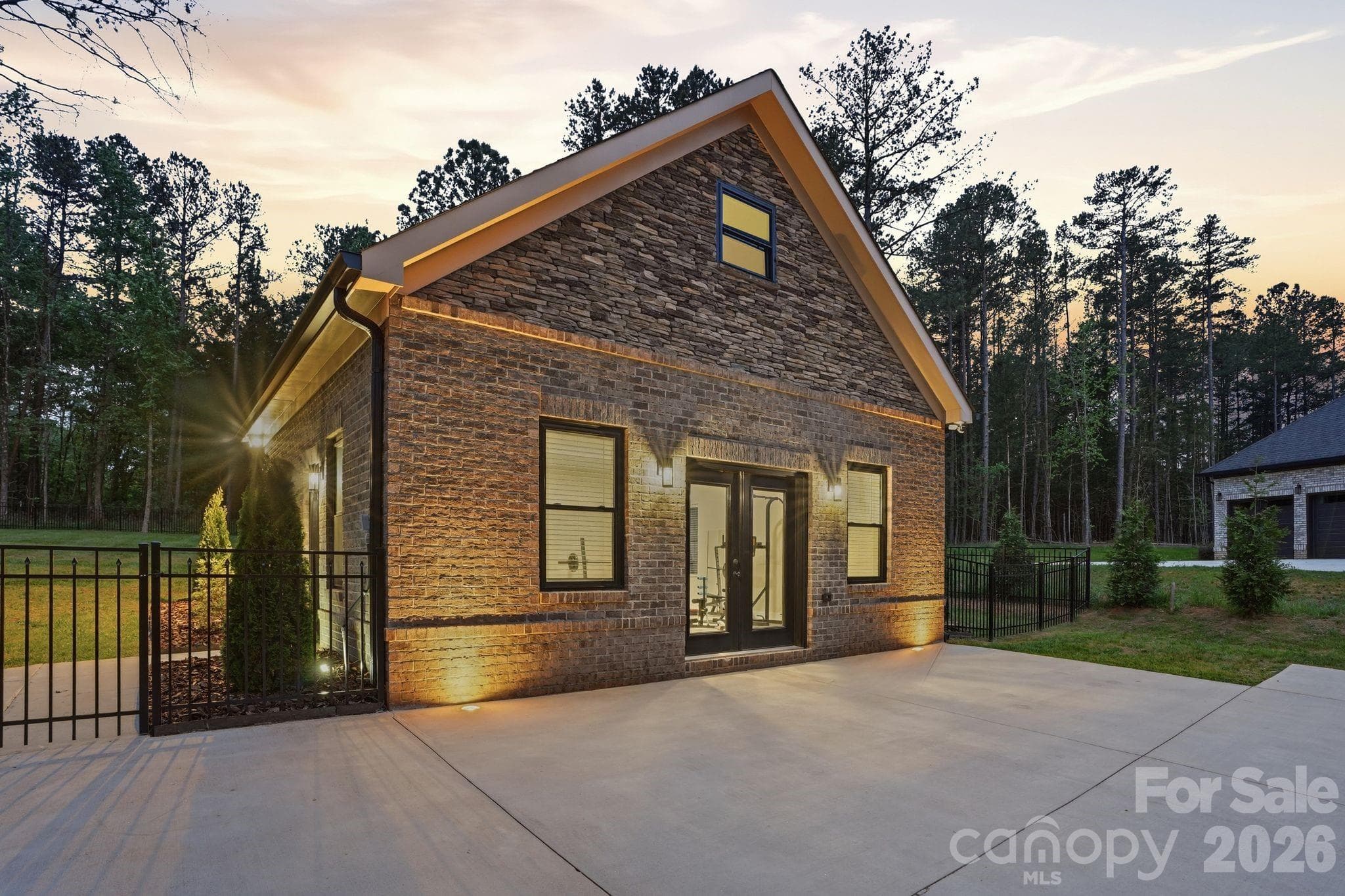 Single Family Residence at 8508 Max Meadows Drive, Charlotte, photo 7 of 48