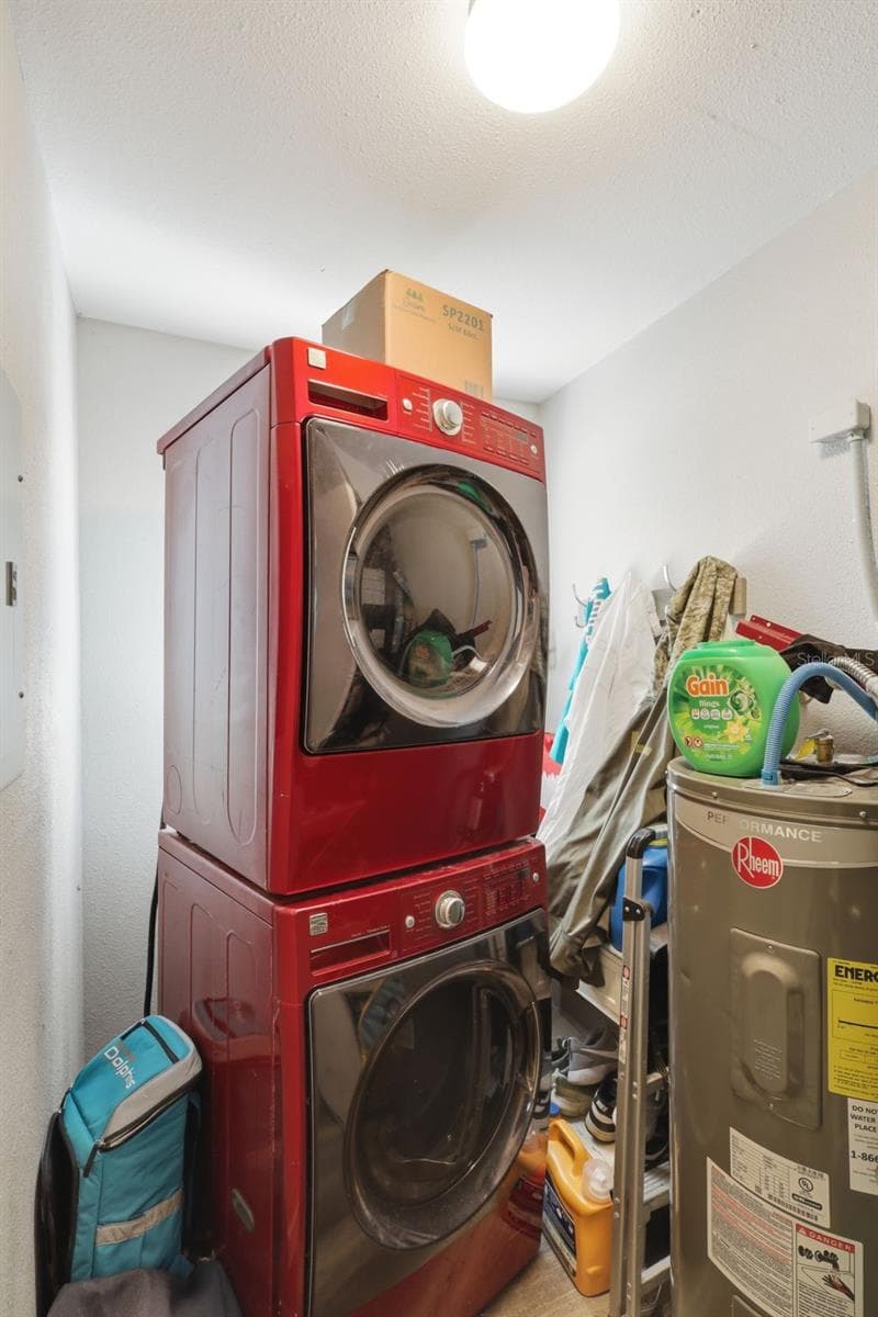 View of laundry room and tnewold water heater. - 2559 HARRY T MOORE AVE, MIMS