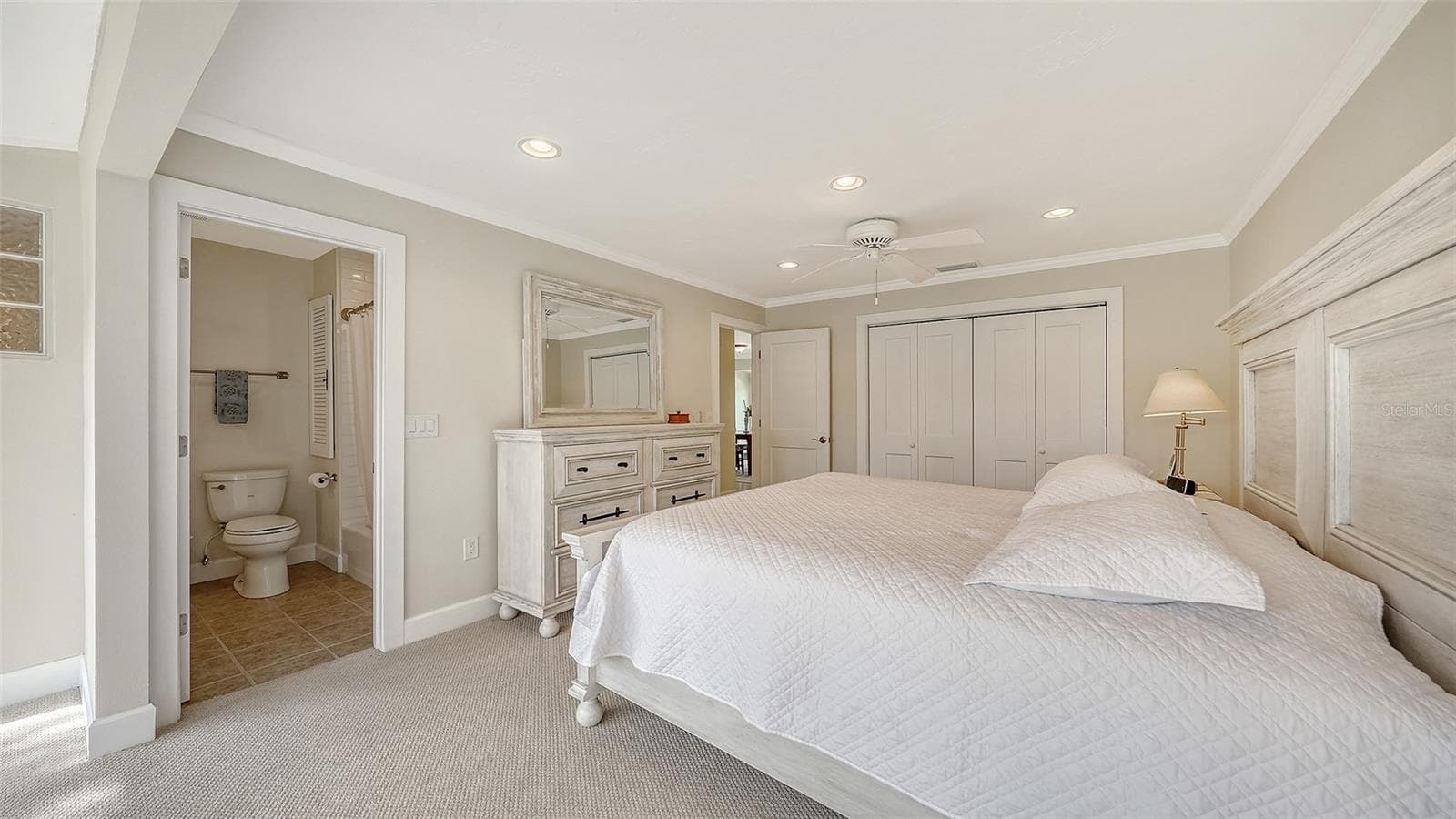 Ensuite bath. - 206 HOURGLASS WAY #V10, SARASOTA