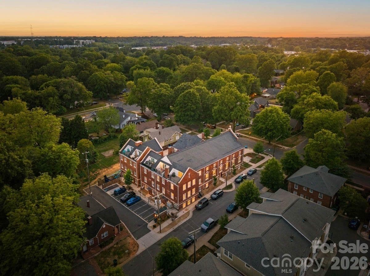 Condominium at Charlotte, photo 4 of 32