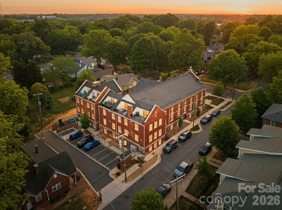 Condominium at Charlotte, photo 5 of 32