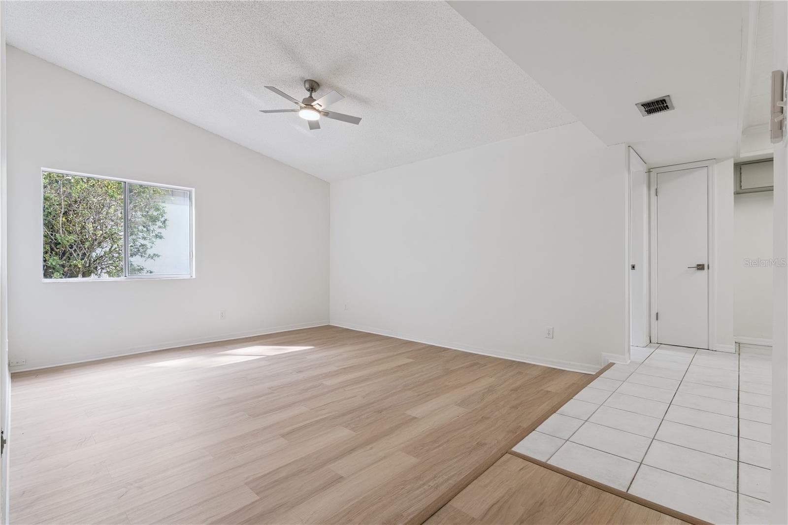 Family room - 110 HOLDERNESS DR, LONGWOOD