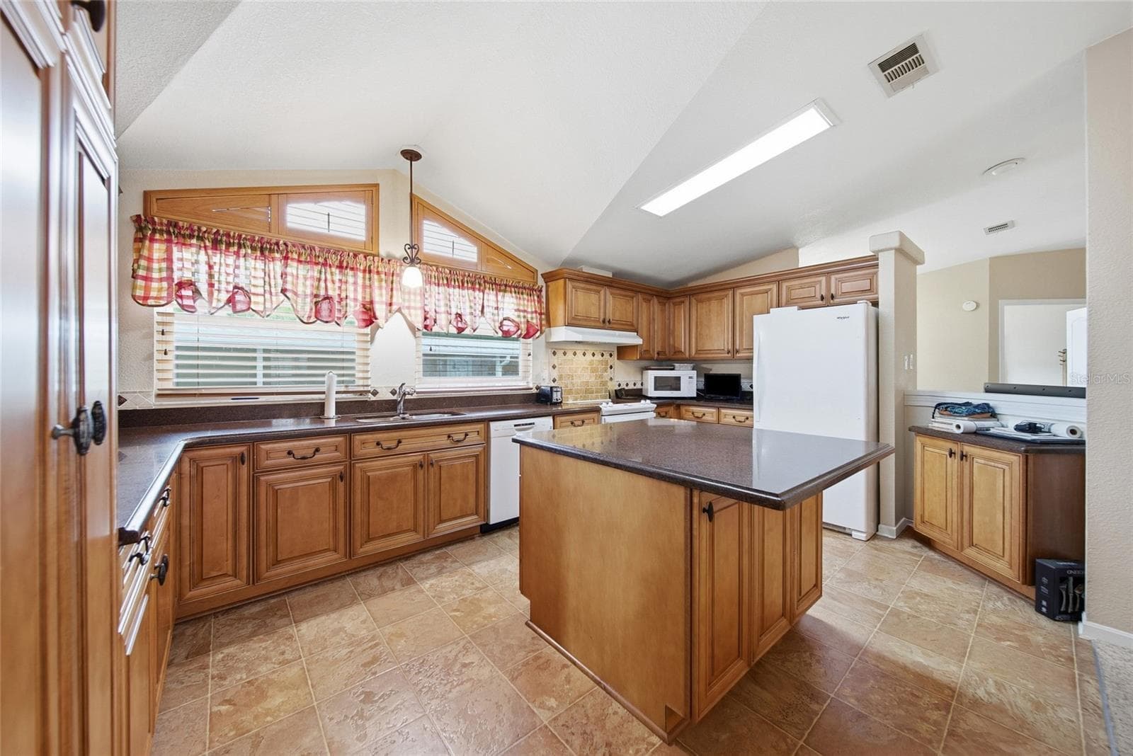 Manufactured Home at 8401 WEATHERFORD AVE, BROOKSVILLE, photo 6 of 33