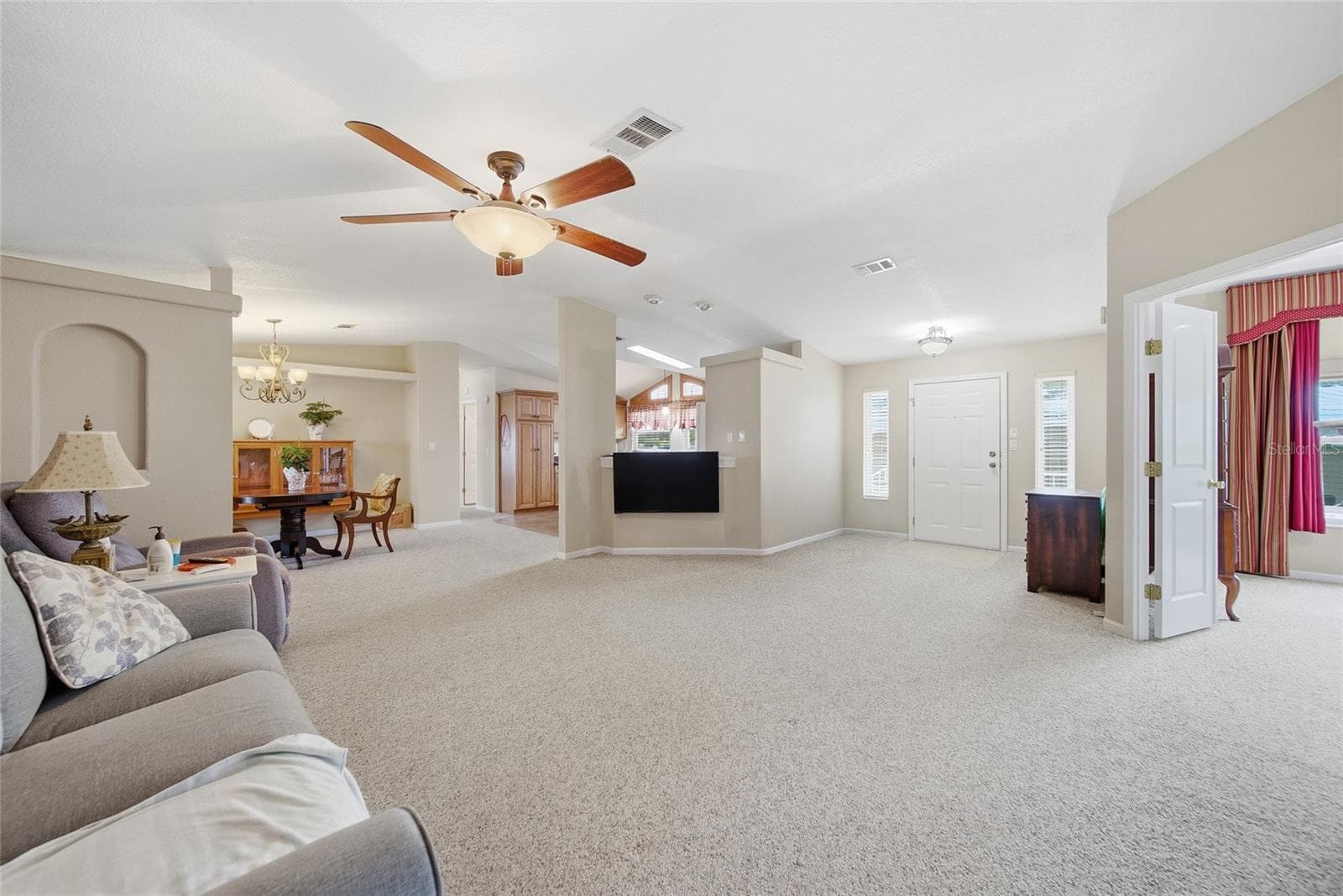 Manufactured Home at 8401 WEATHERFORD AVE, BROOKSVILLE, photo 10 of 33