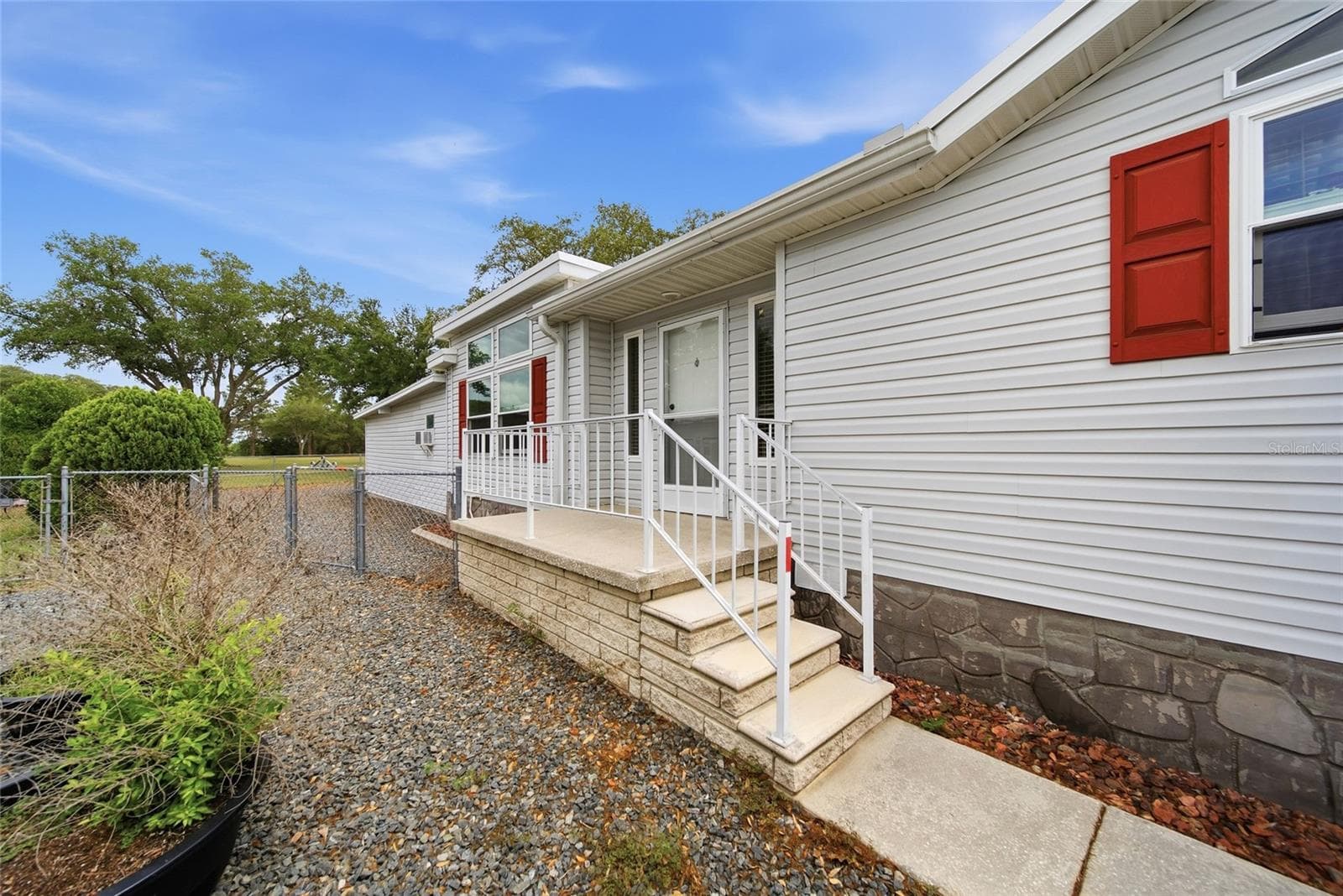 Manufactured Home at 8401 WEATHERFORD AVE, BROOKSVILLE, photo 3 of 33