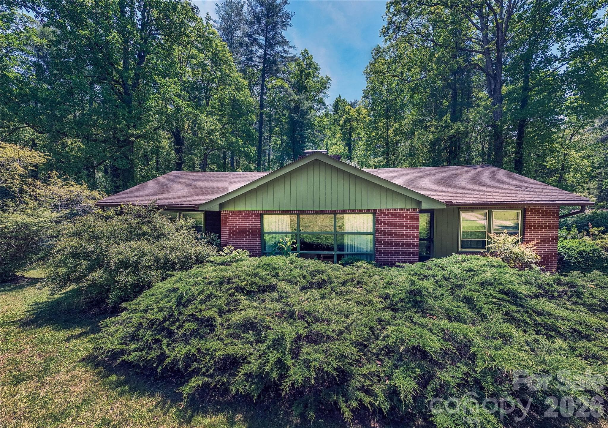 Single Family Residence at 3004 Kanuga Road, Hendersonville, photo 2 of 44