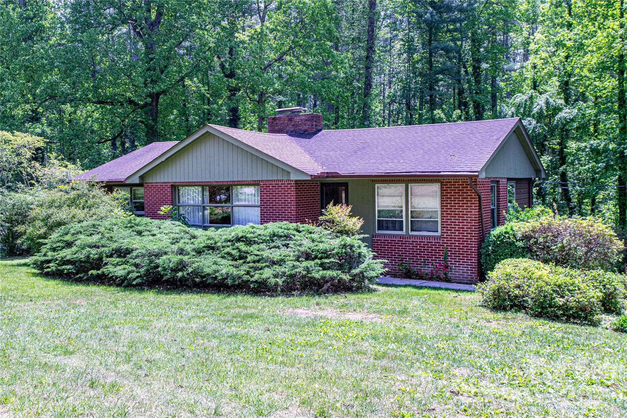 Single Family Residence at 3004 Kanuga Road, Hendersonville, photo 3 of 44