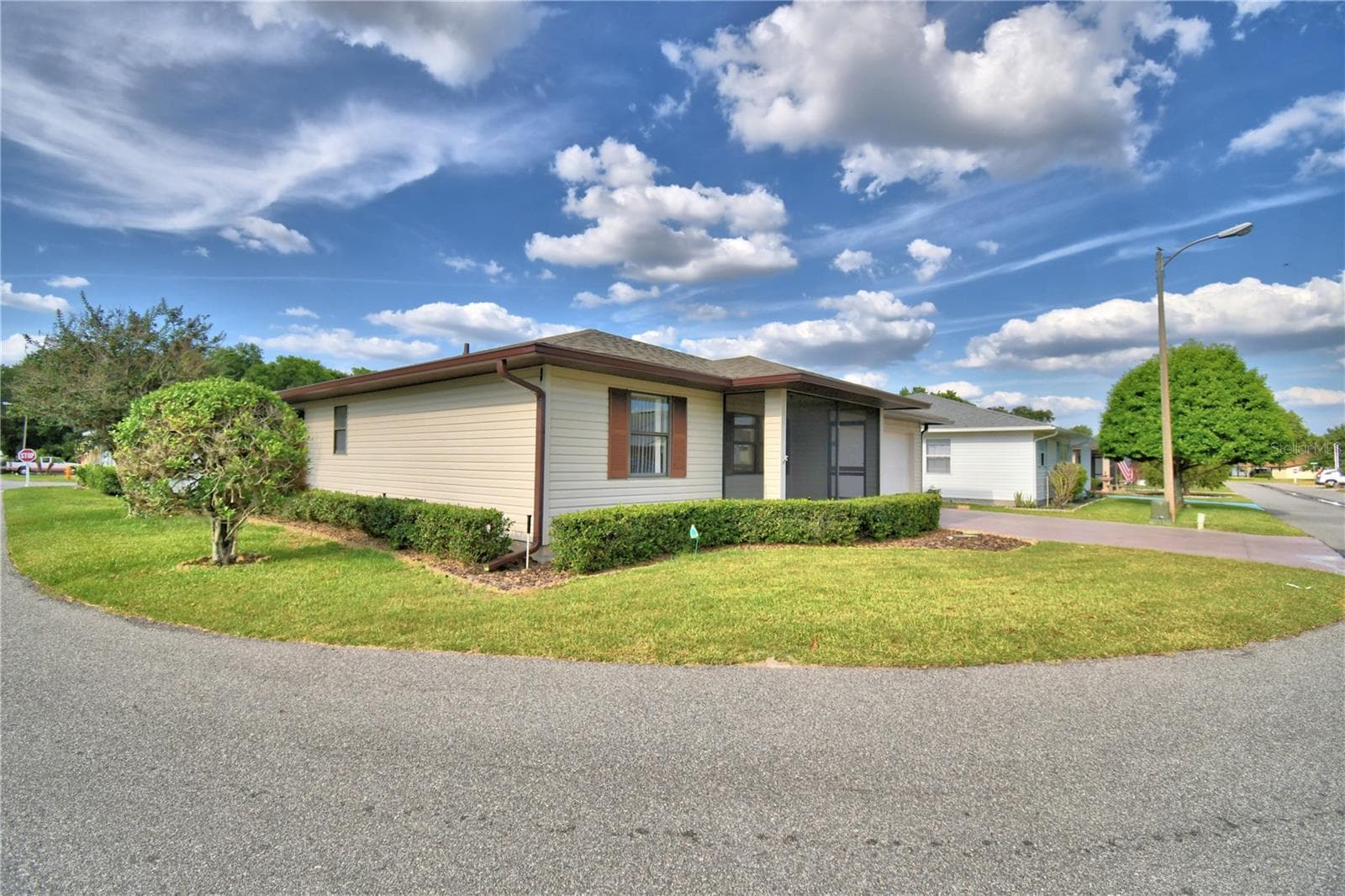 Single Family Residence at 4828 SQUIRE HOLLOW DR, LAKELAND, photo 5 of 111