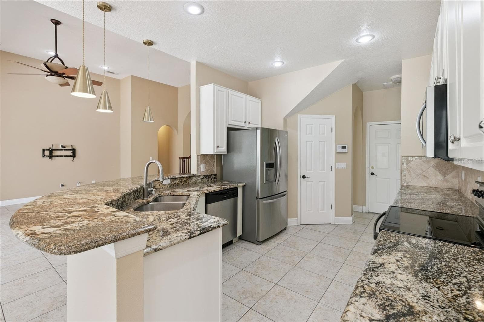 Single Family Residence at 7670 MILANO DR, ORLANDO, photo 13 of 37