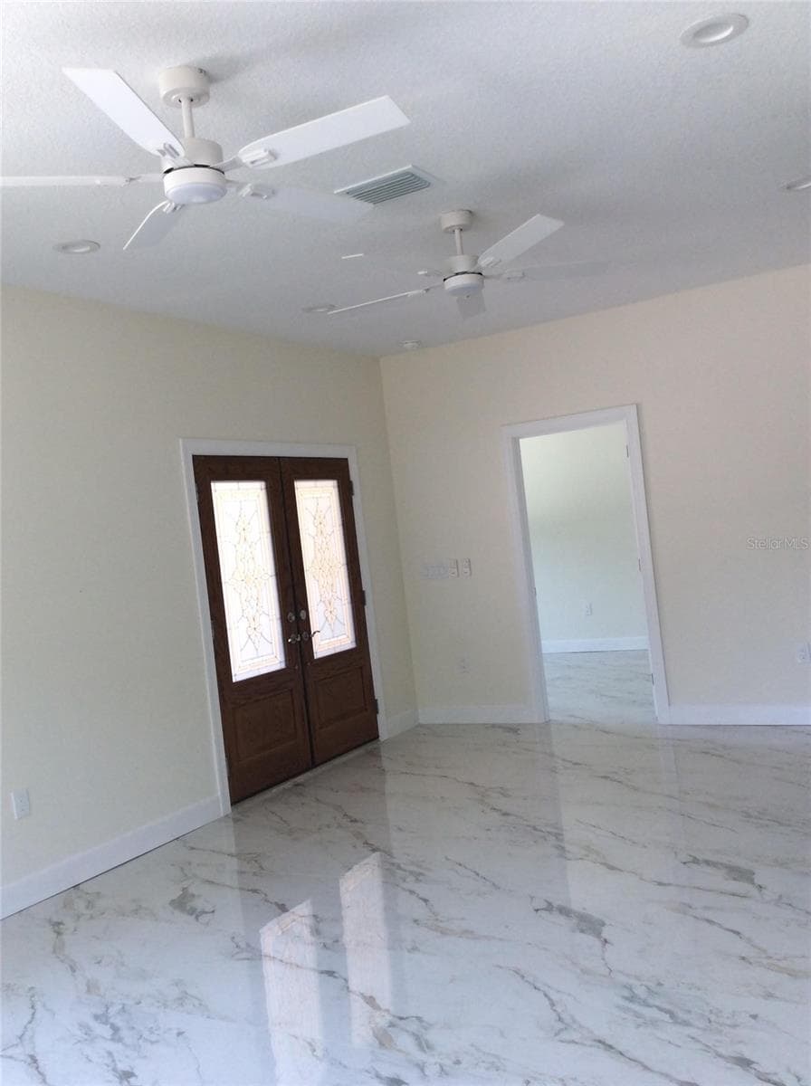 Single Family Residence at 2812 DURHAM ST, TAMPA, photo 2 of 12