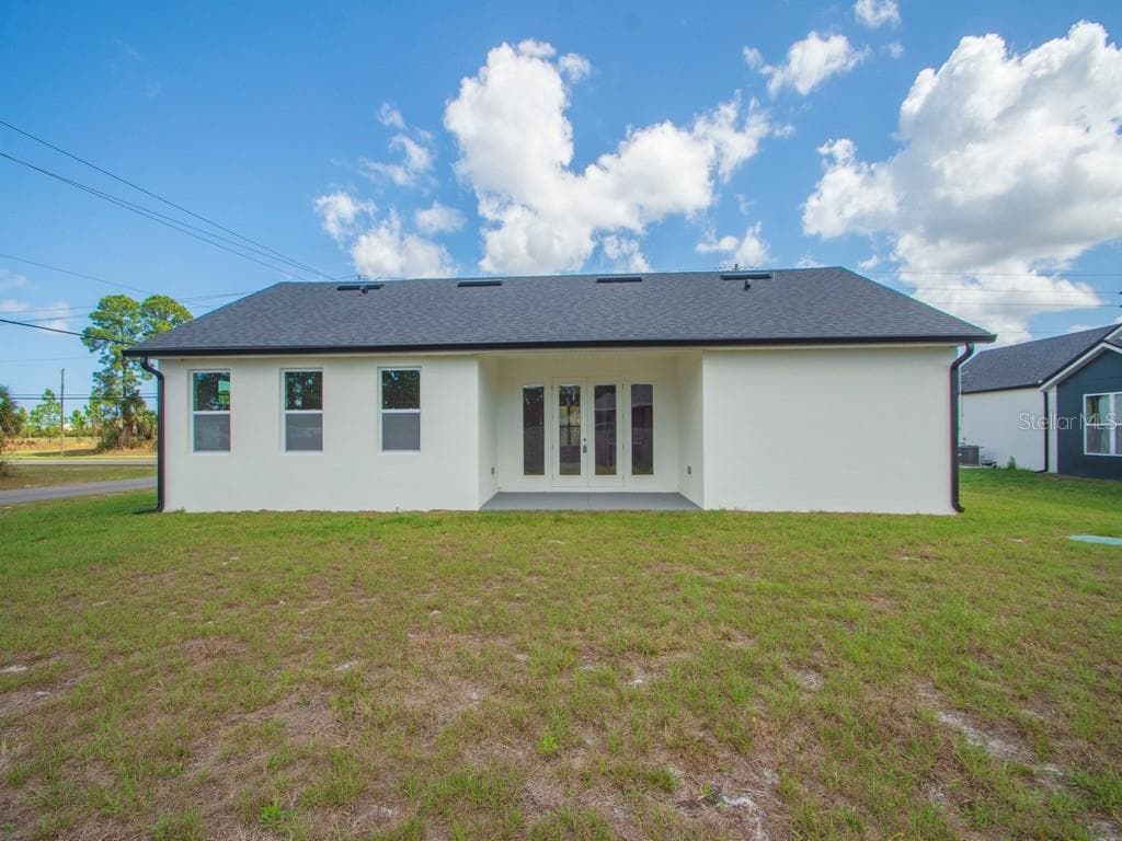 Large backyard with patio - 2602 DE GROODT RD SW, PALM BAY
