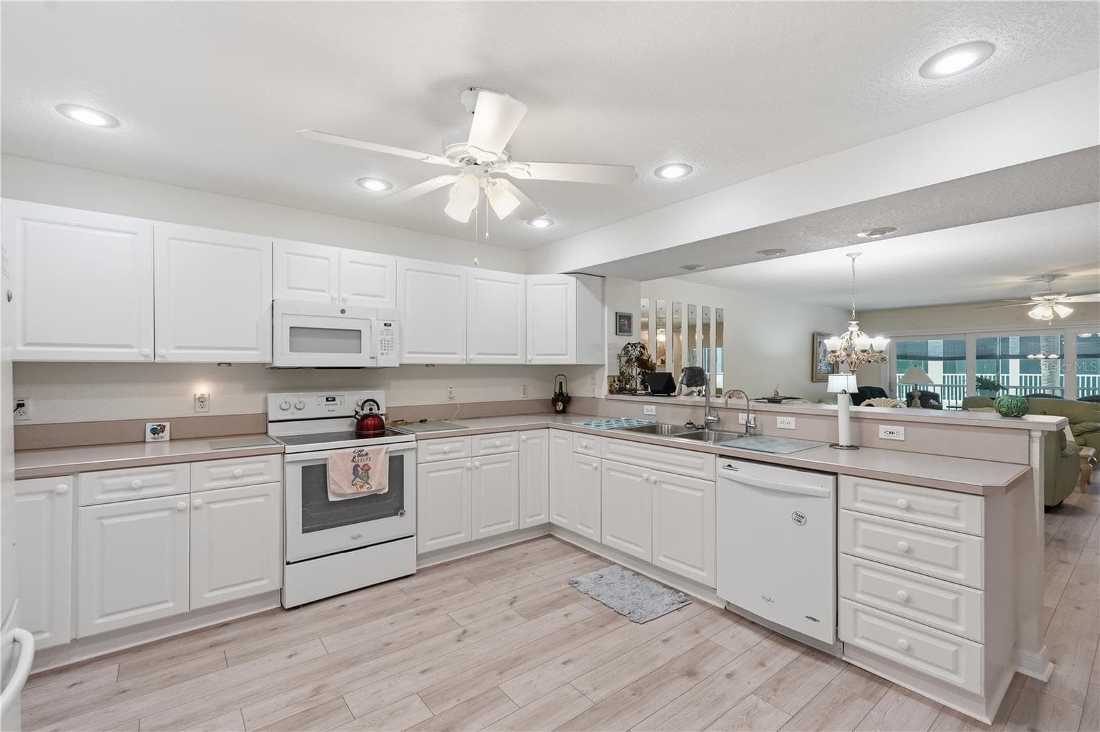 Townhouse at 545 PINELLAS BAYWAY S #302, ST PETERSBURG, photo 11 of 66
