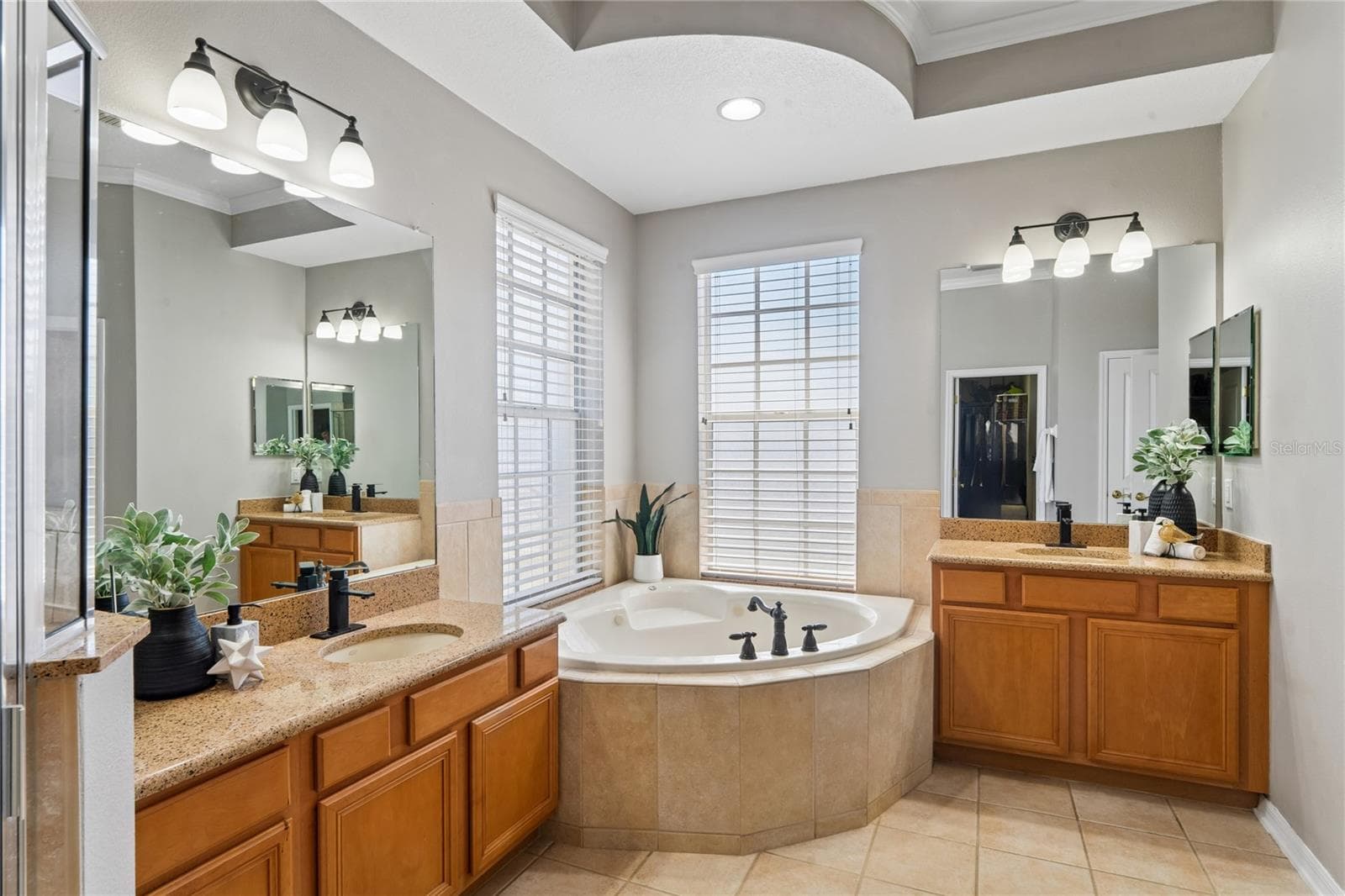 Separate Vanities and Jetted Tub - 5714 SEA TROUT PL, APOLLO BEACH