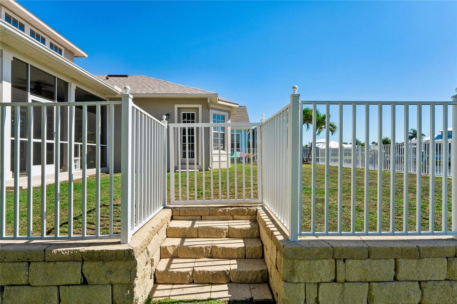 Access gate from elevated back yard to dock and adjacent common - 5714 SEA TROUT PL, APOLLO BEACH