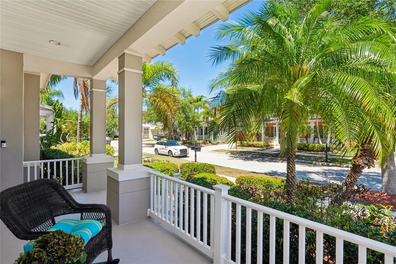 Front Porch - 5714 SEA TROUT PL, APOLLO BEACH
