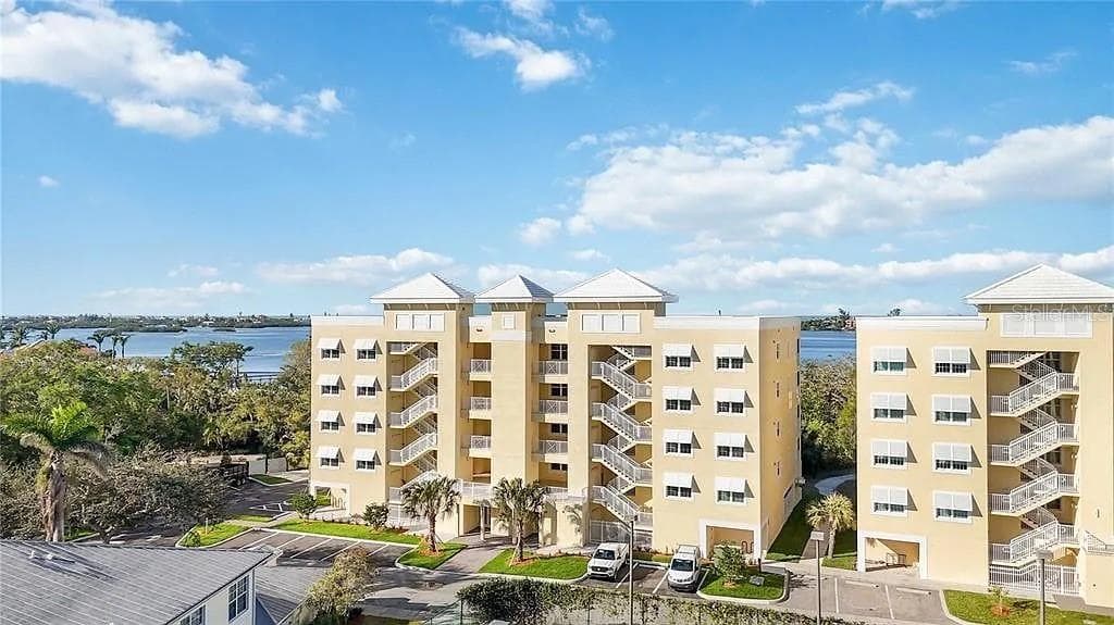 280 HIDDEN BAY DR #302