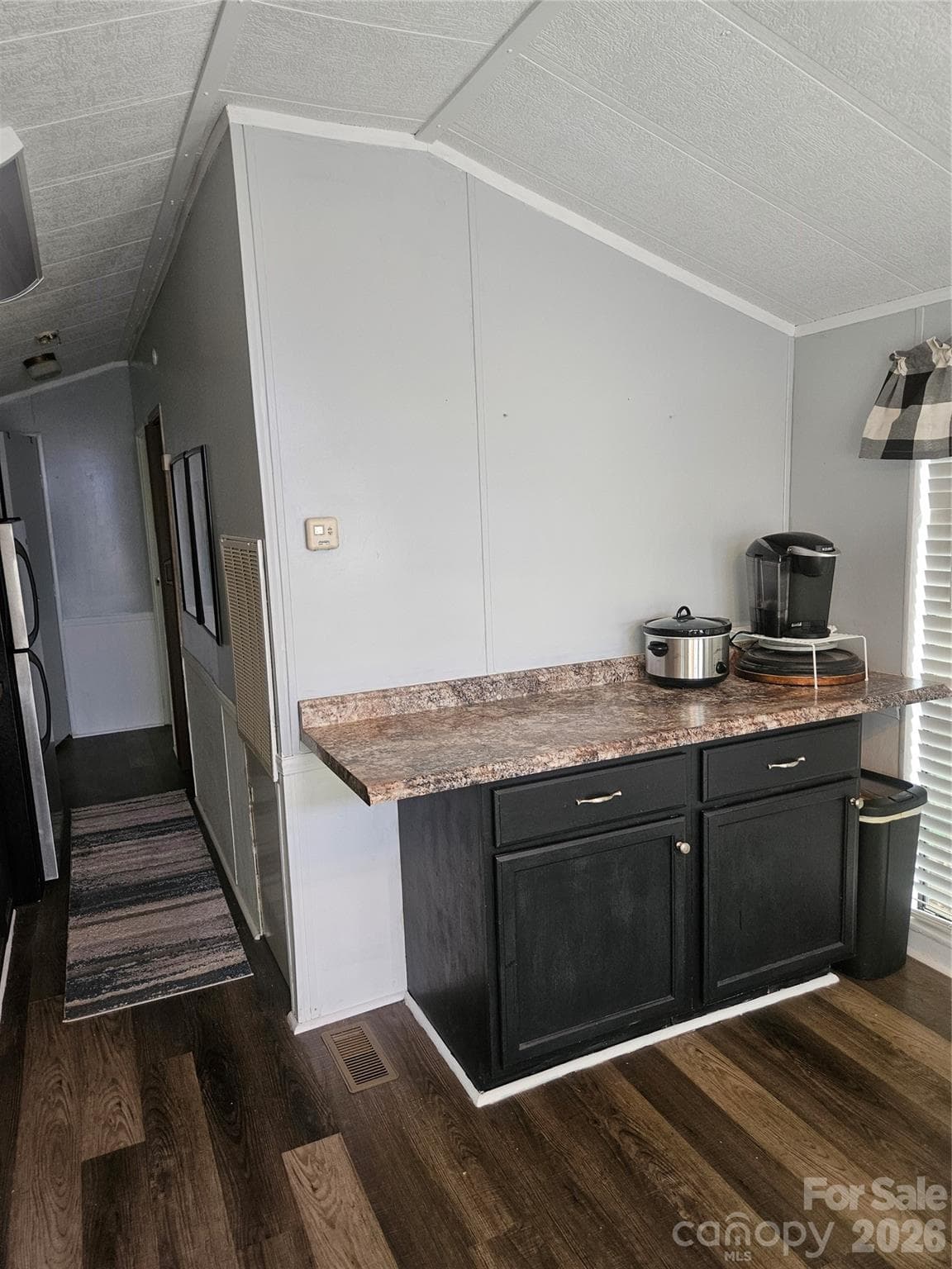 Single Family Residence at 157 Dogwood Circle, New London, photo 11 of 21