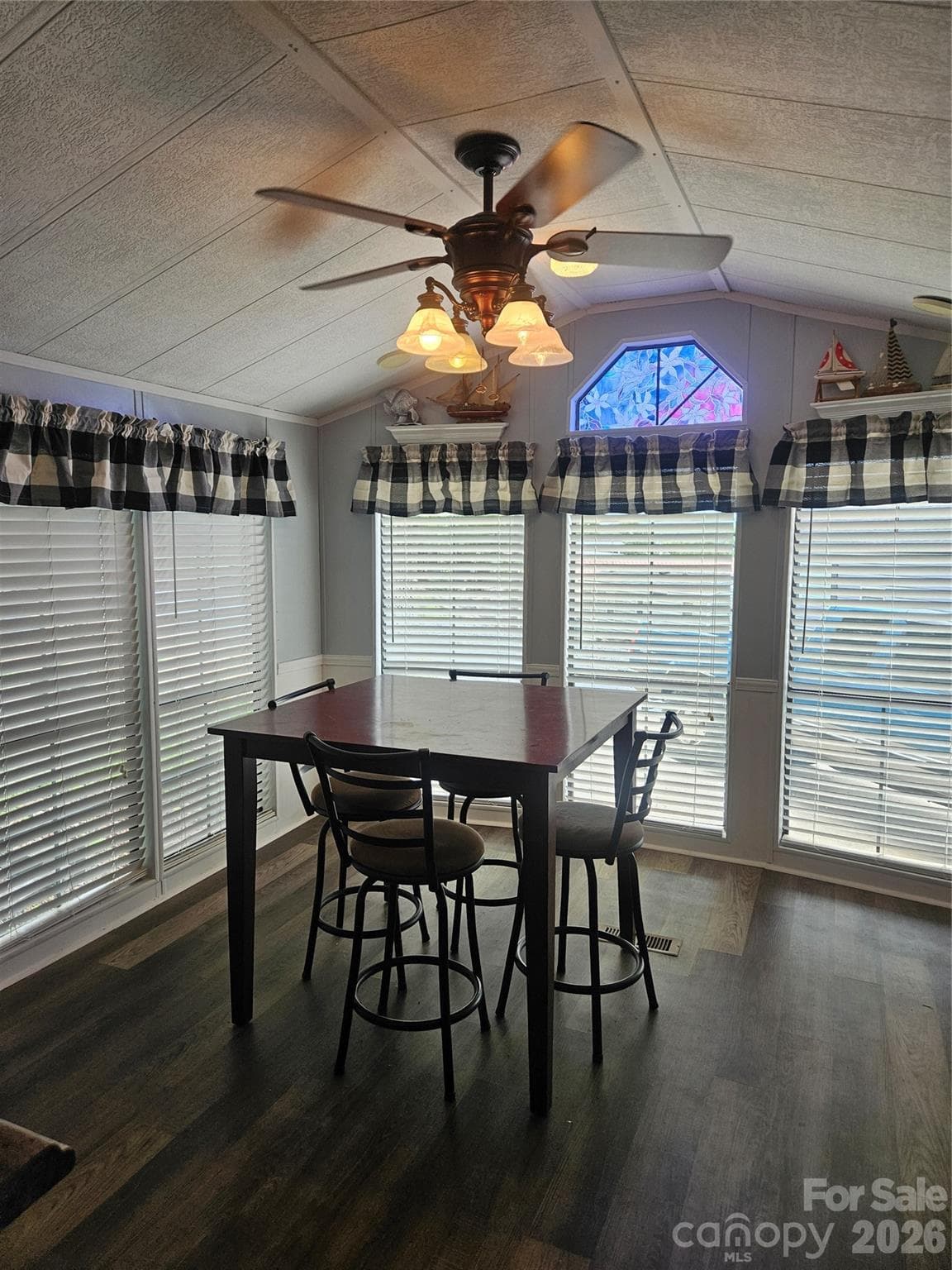 Single Family Residence at 157 Dogwood Circle, New London, photo 12 of 21
