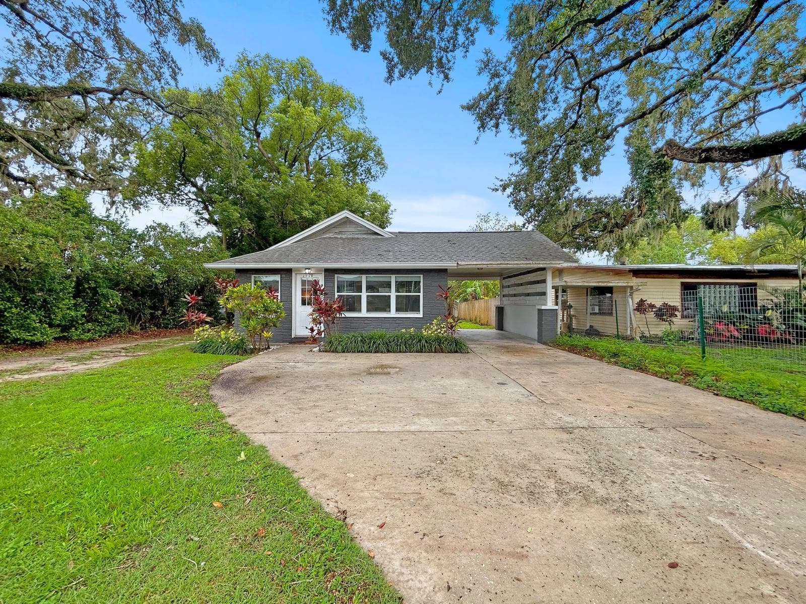 1718 LAVON ST
